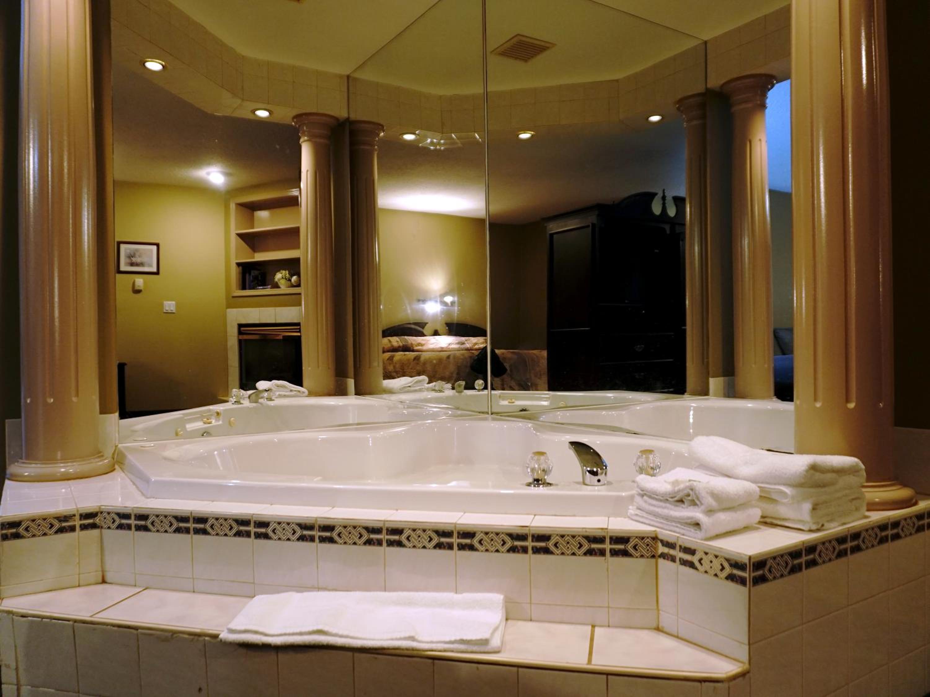 King Suite With Spa Bath photo 3