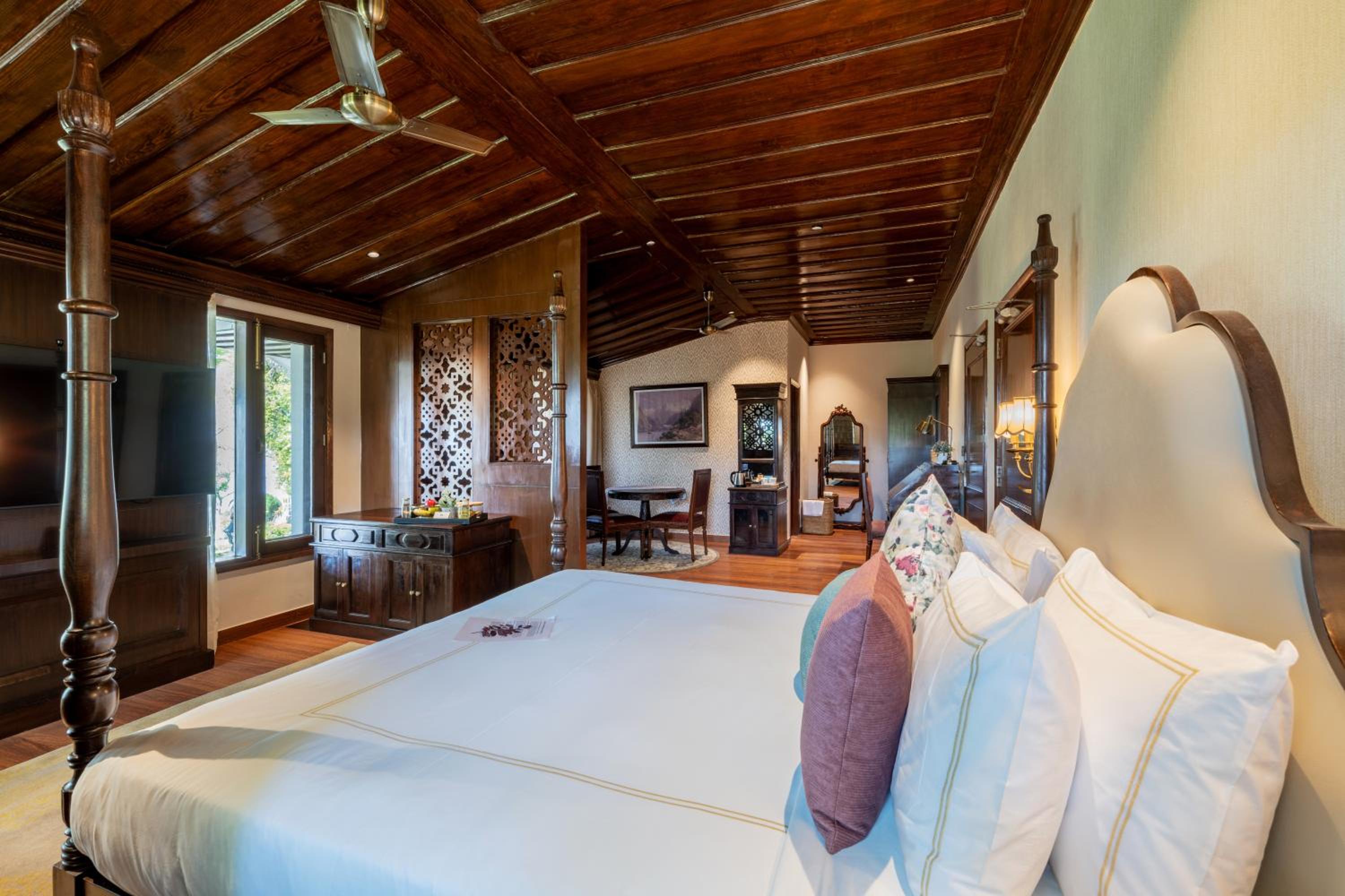 Shaw Deluxe Suite photo 2