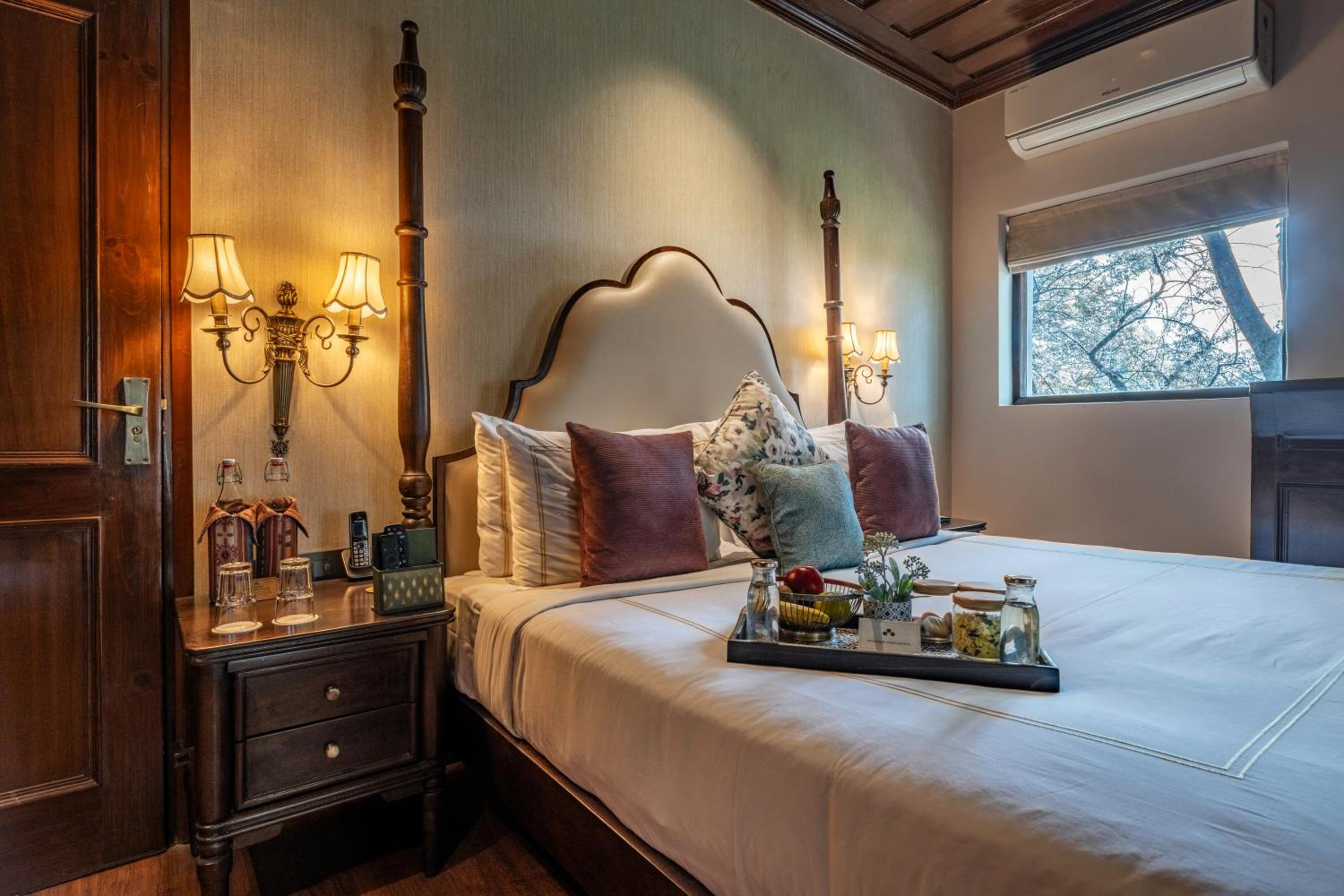 Shaw Deluxe Suite photo 3