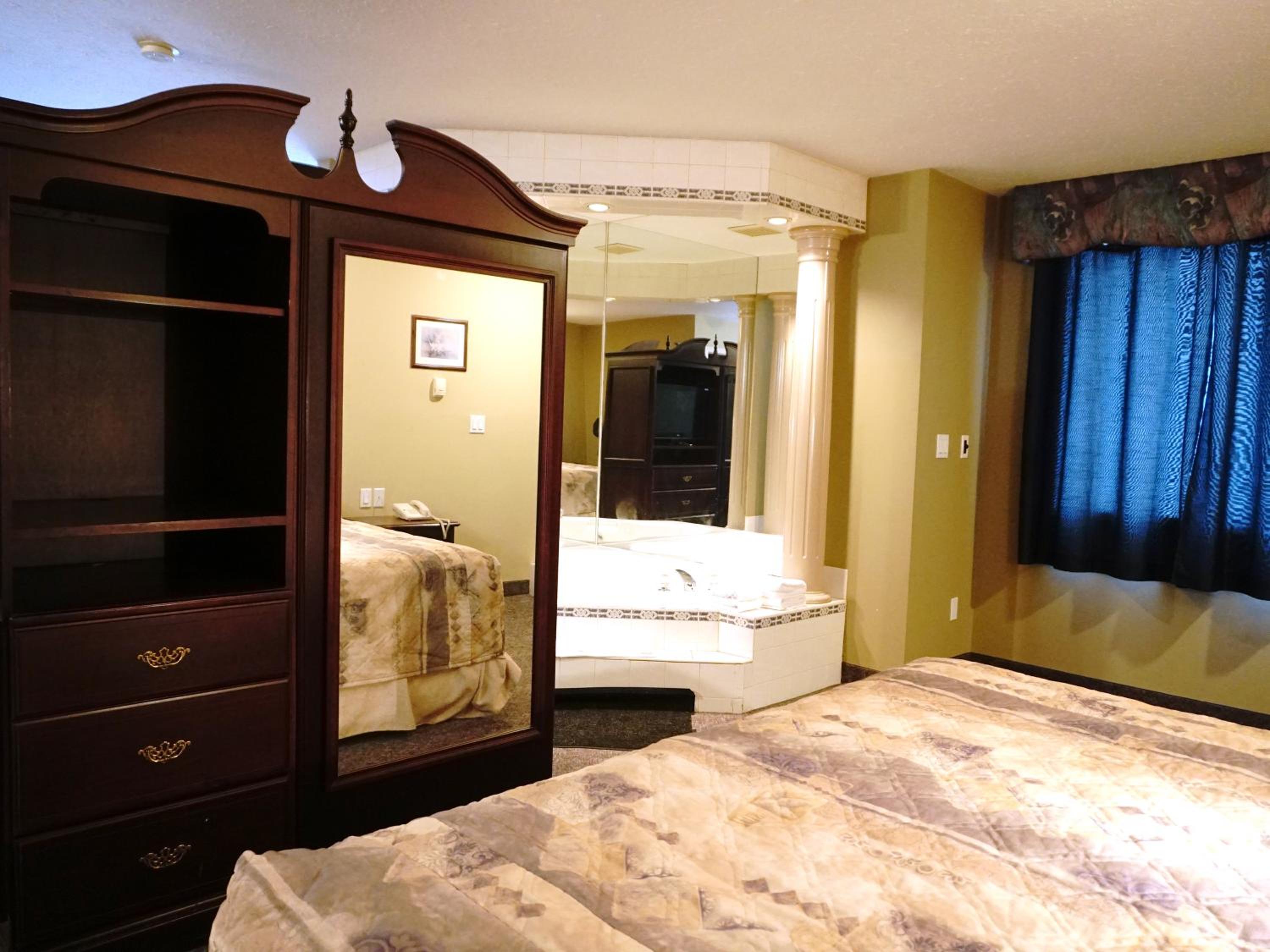 King Suite With Spa Bath photo 1