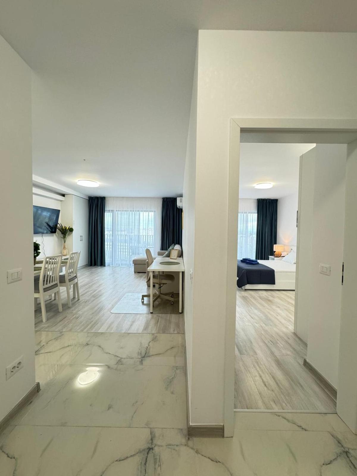 One-Bedroom Apartment photo 2