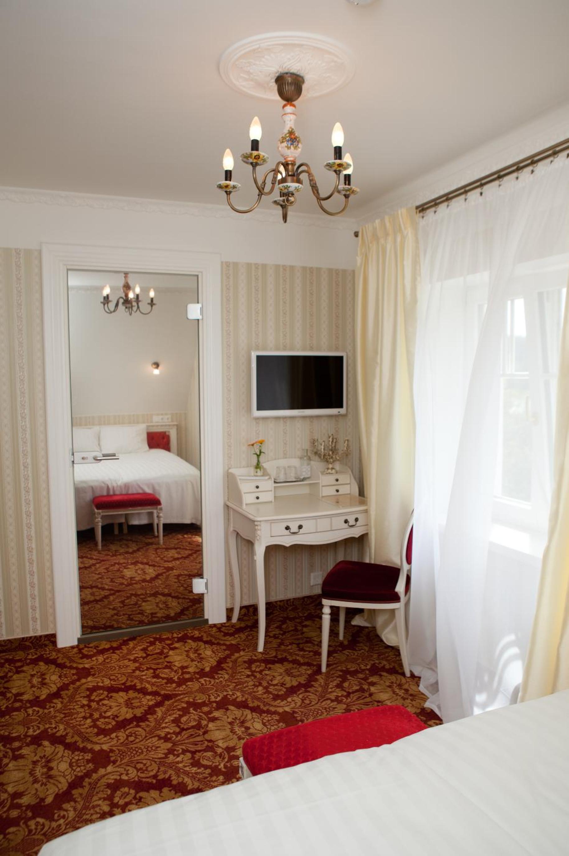 Double or Twin Room - Photo 7