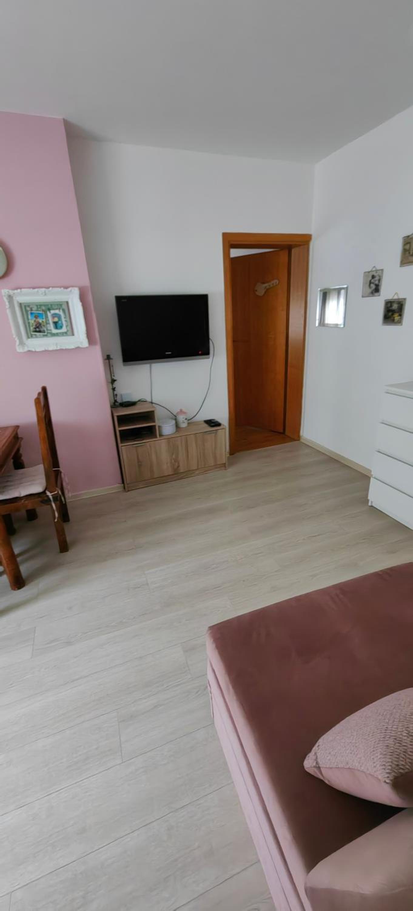 One-Bedroom Apartment photo 2