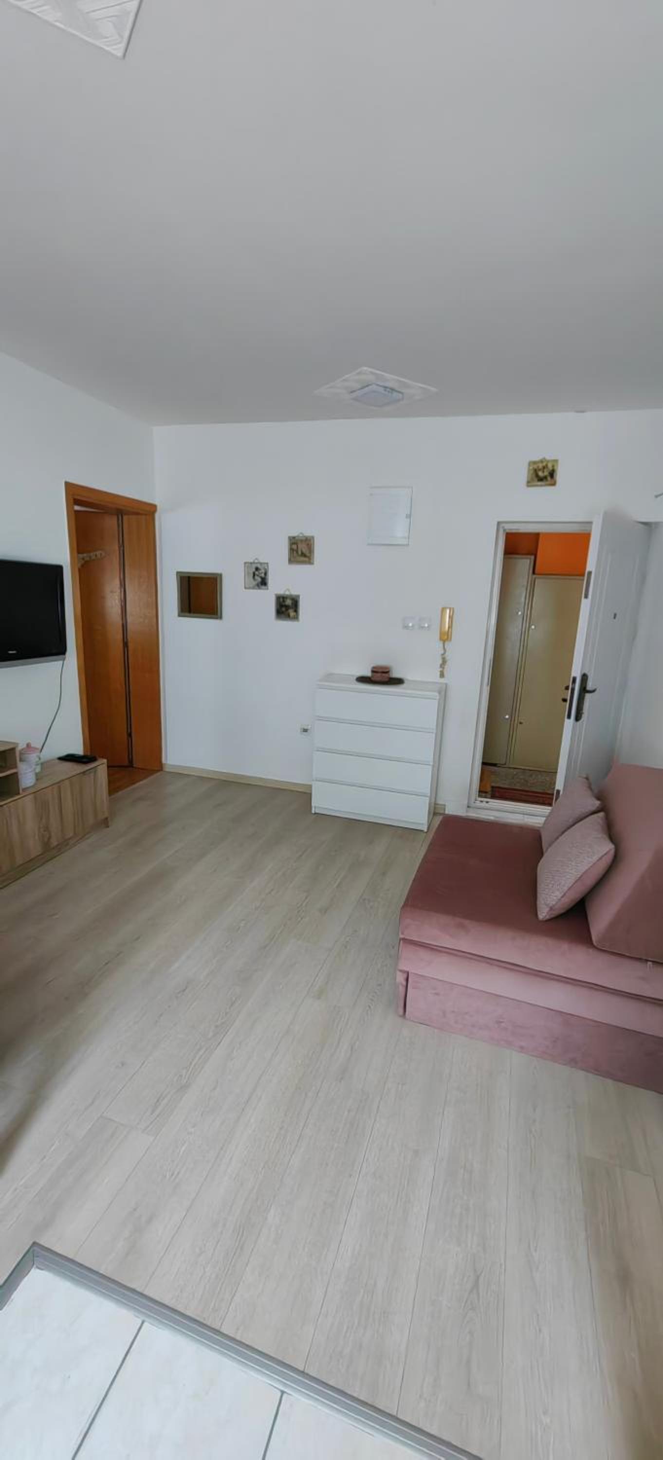 One-Bedroom Apartment photo 3