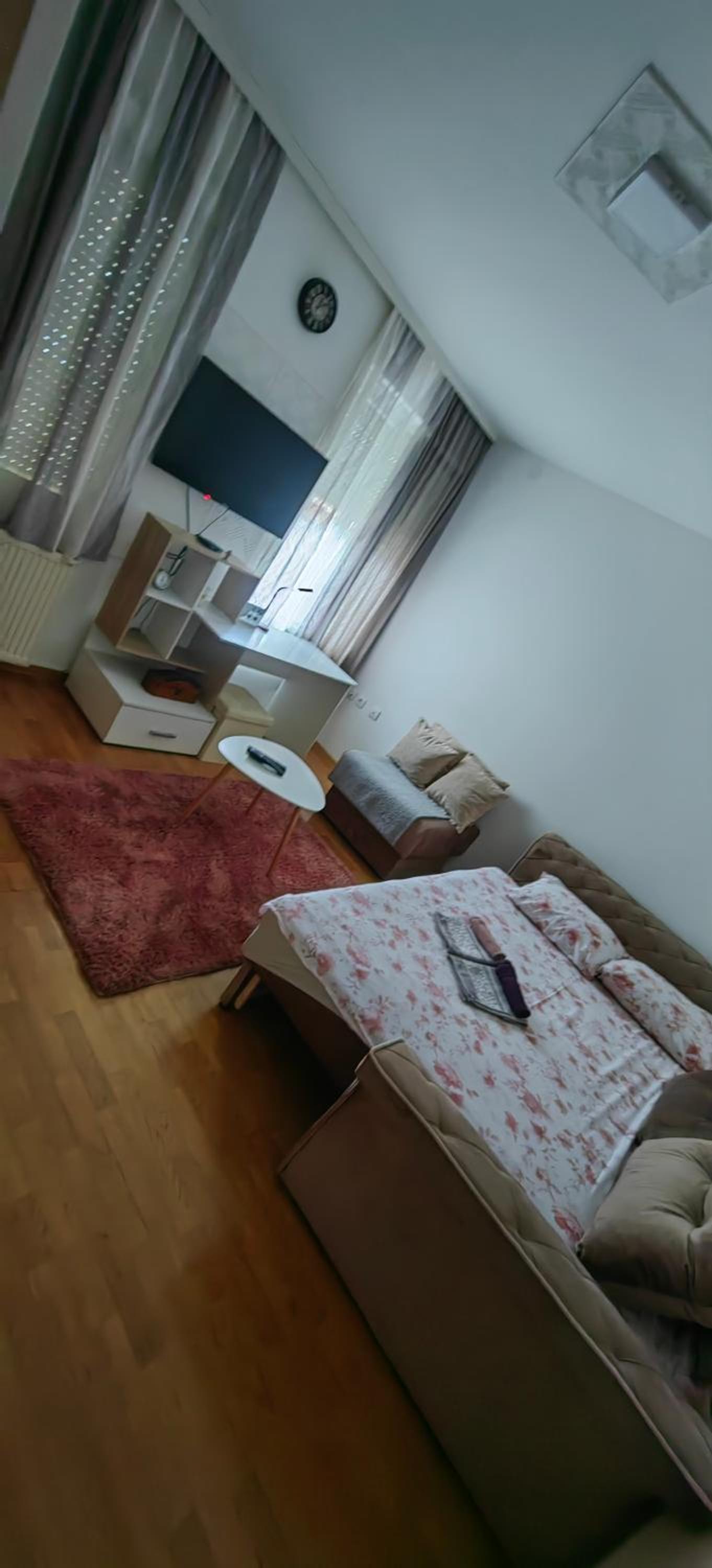 One-Bedroom Apartment photo 1