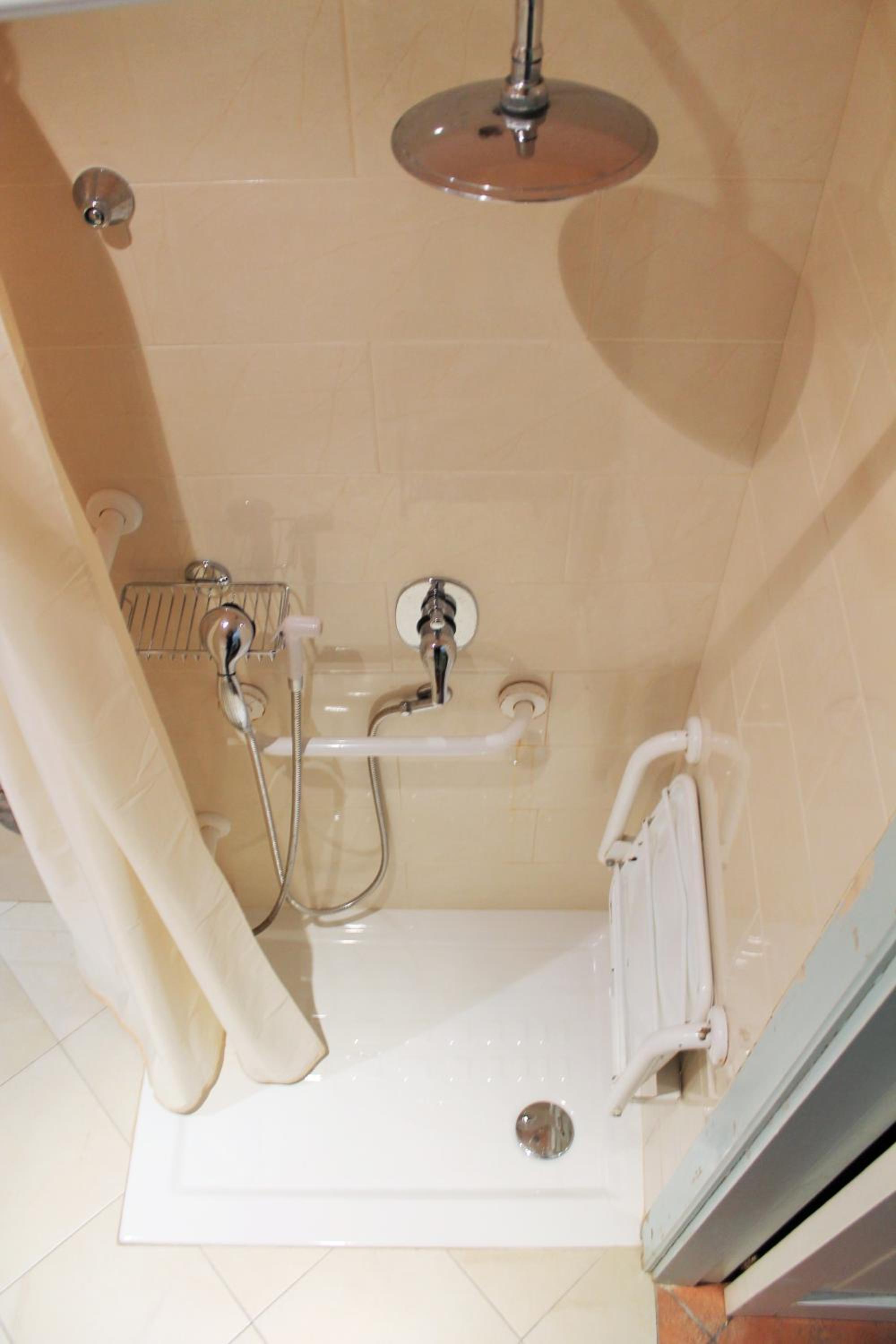 Double or Twin Room - Disability Access - Photo 3