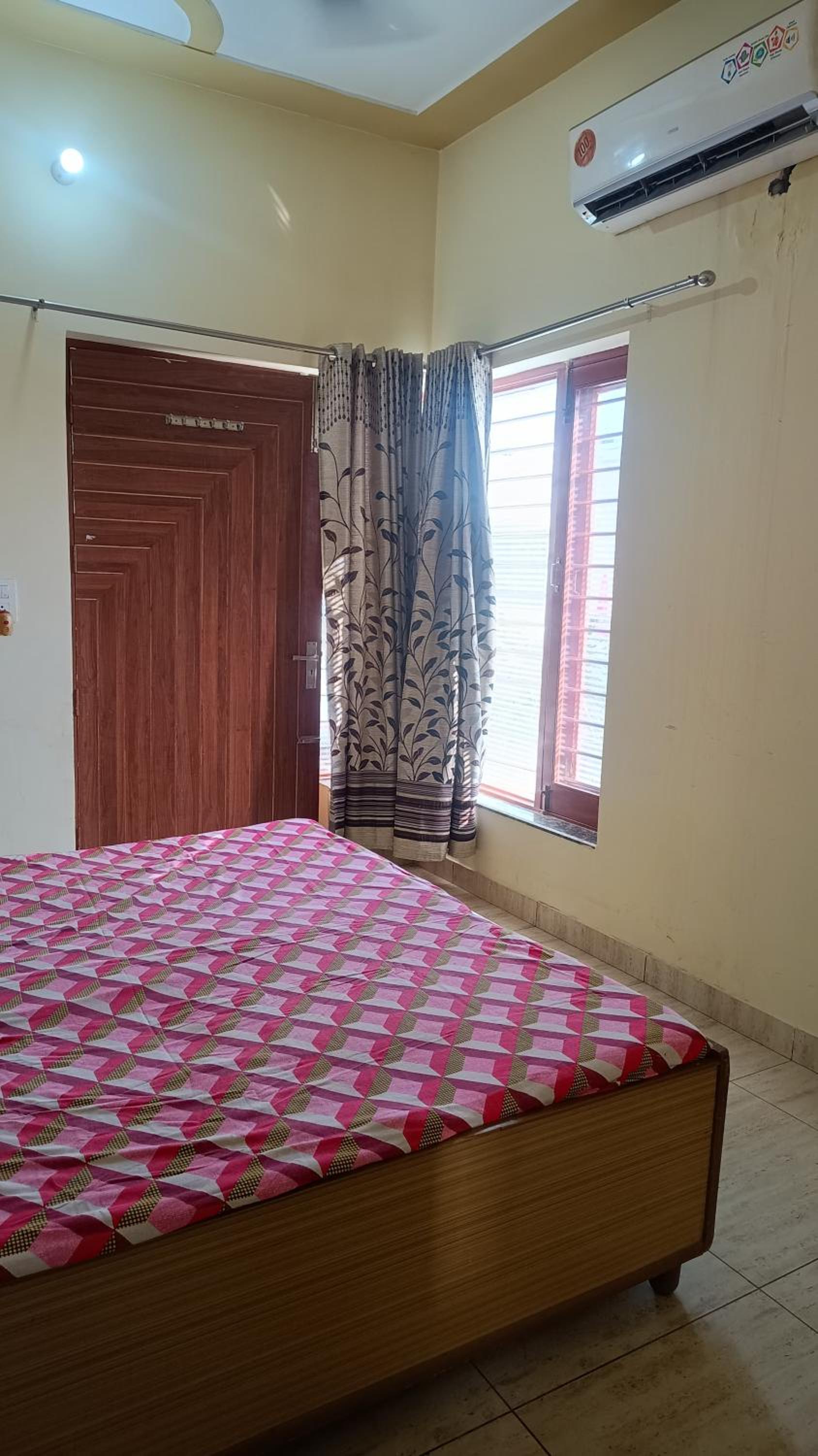 Deluxe Room (2 Adults + 1 Child)