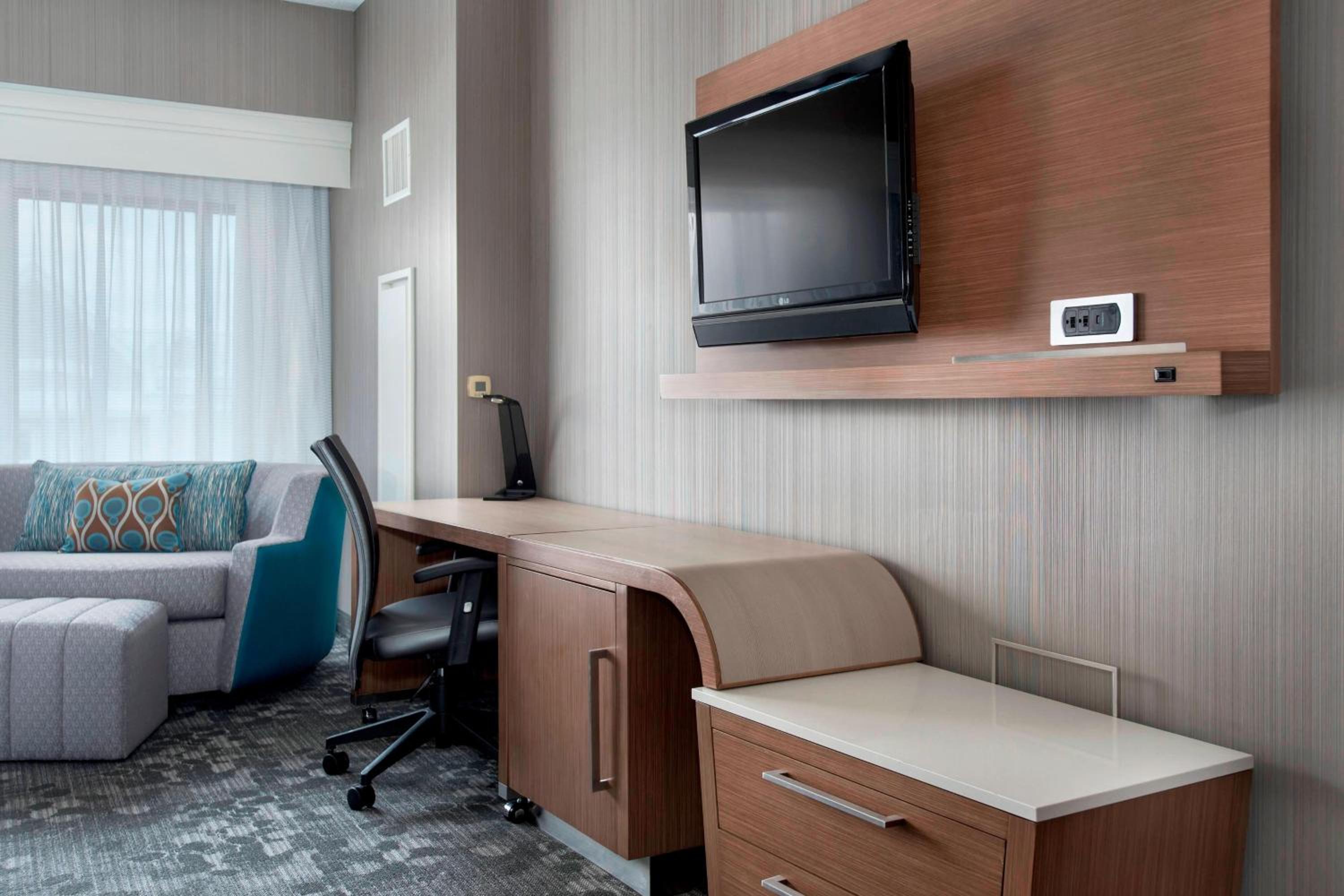 Large Queen Room with Two Queen Beds and Sofa Bed - Hearing Accessible - Photo 3