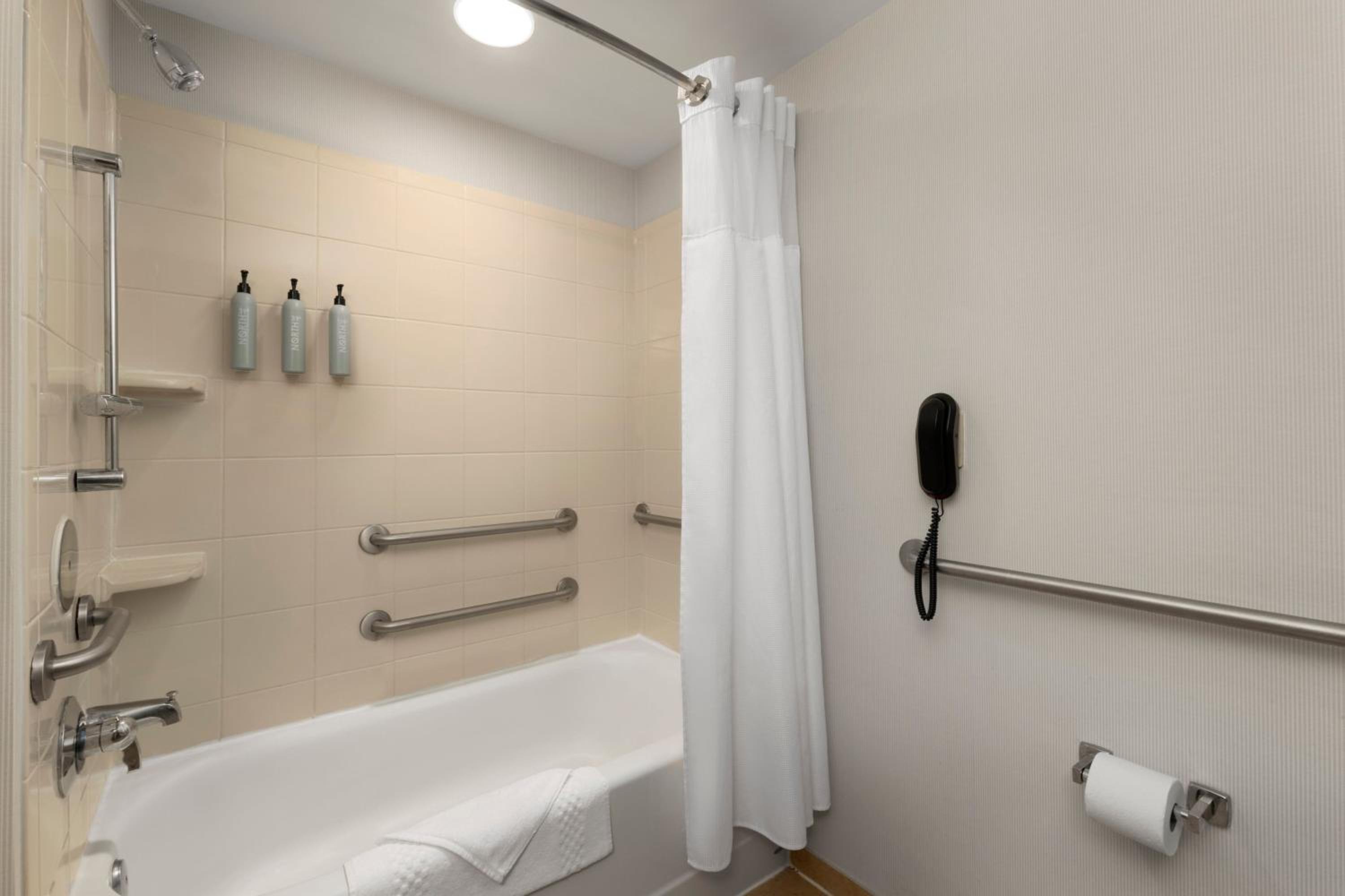 Guest room, 2 Queen - Photo 4