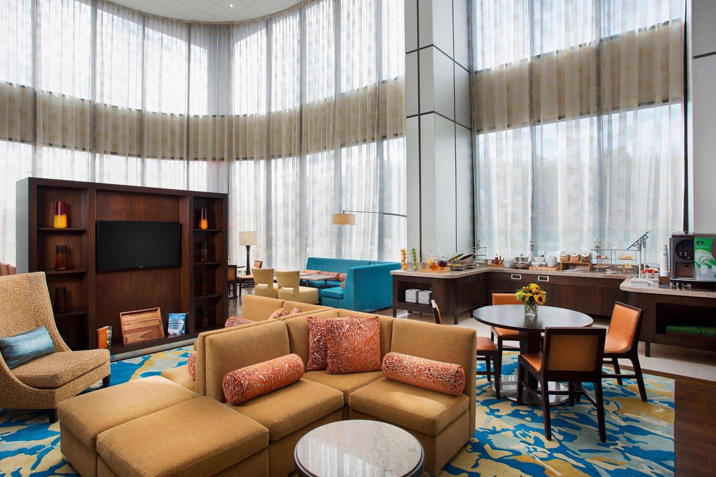 MClub Lounge, M Club lounge access, Guest room, 1 King - Photo 9
