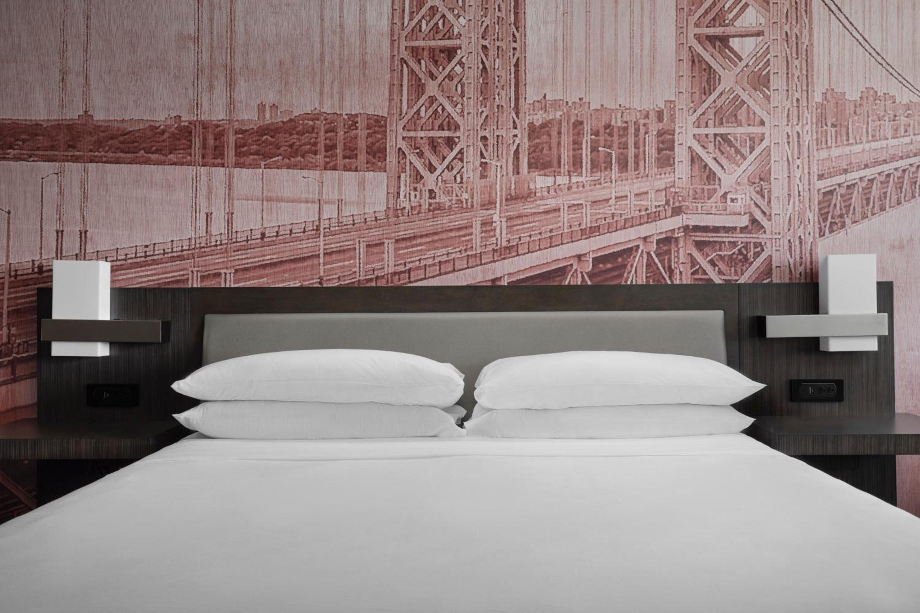 Guest Room, 1 King - Photo 5