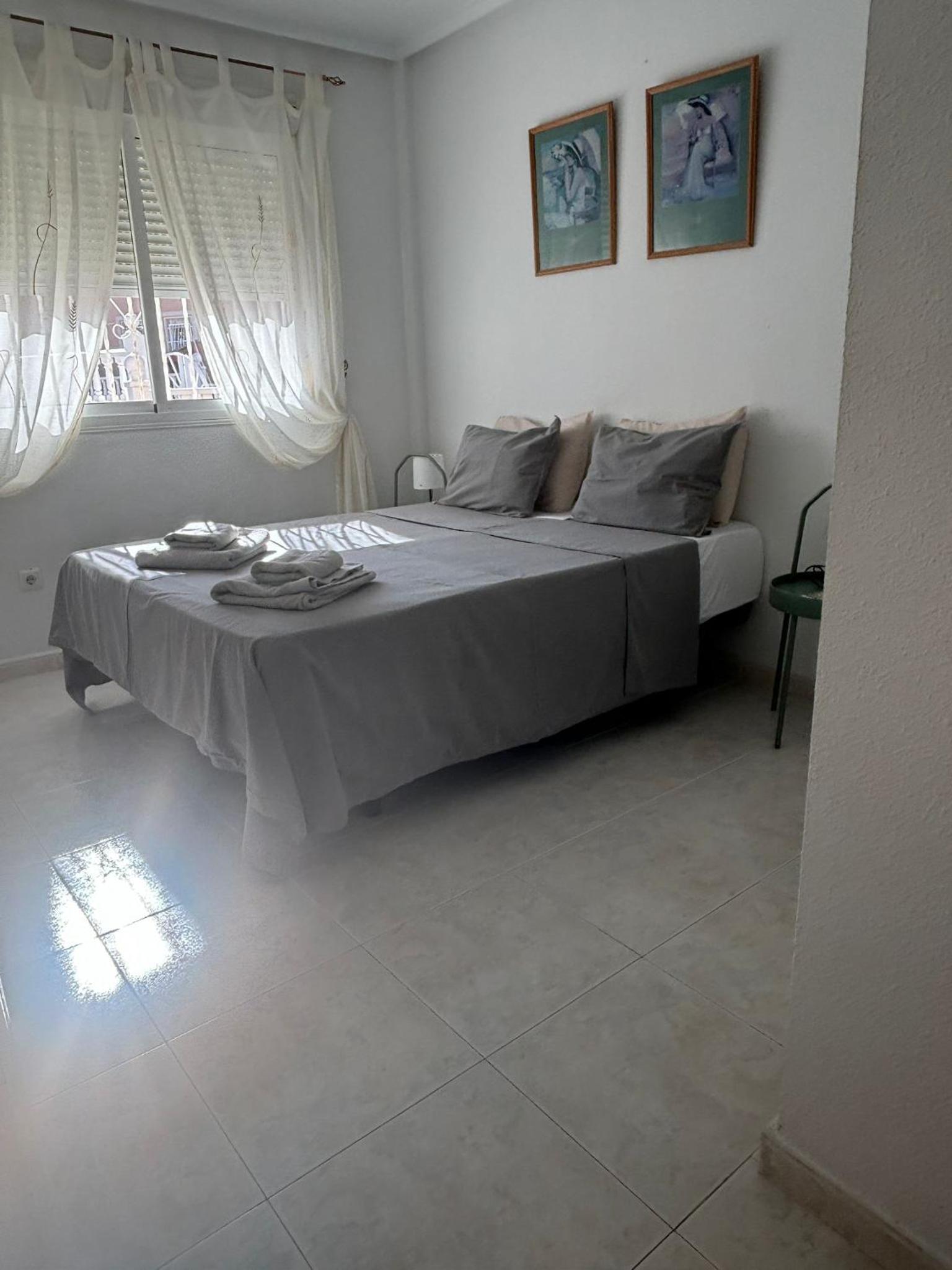 Apartamento de Dos Habitaciones con Terraza