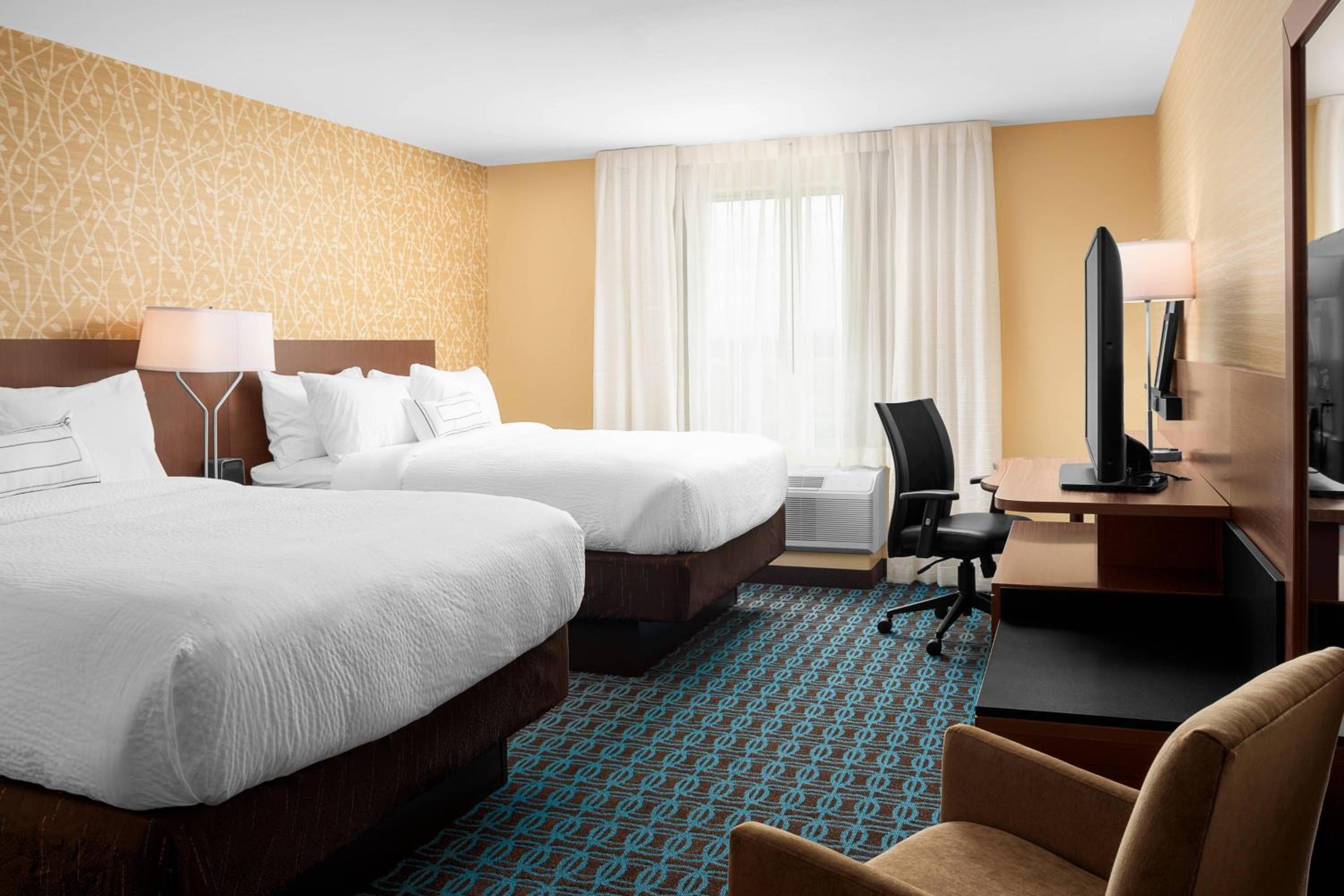 Queen Room with Two Queen Beds - Photo 1