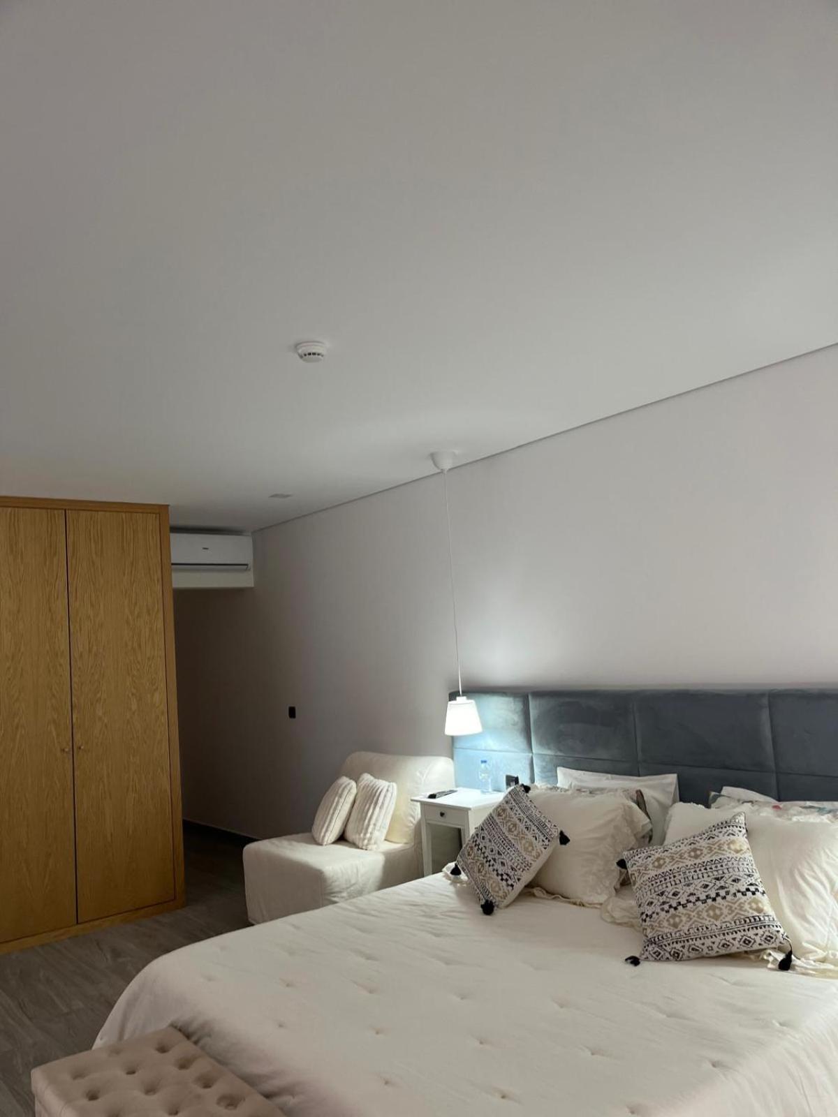 Family Room with Private Bathroom - Photo 7