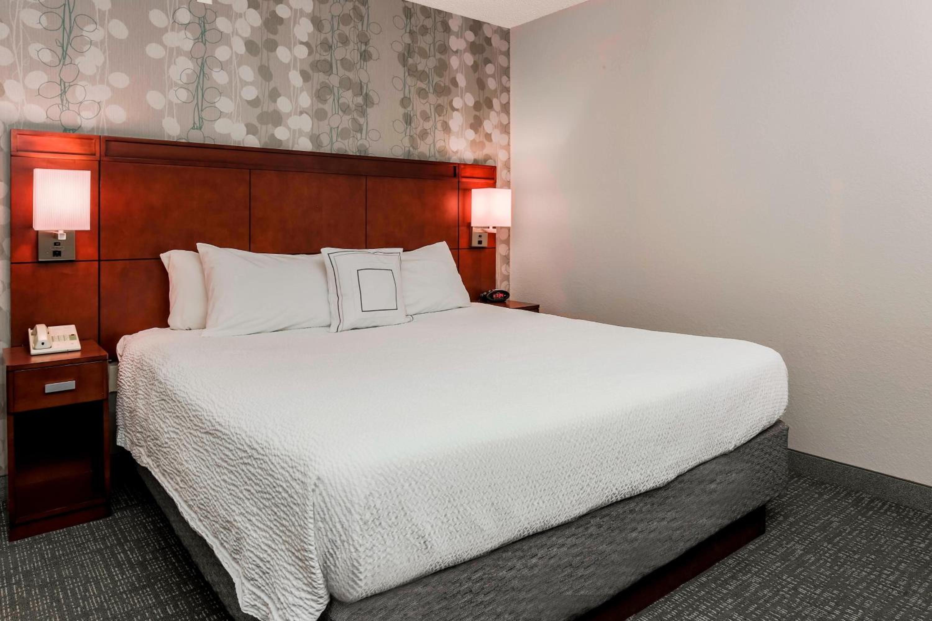 King Room with Sofa Bed - Photo 1