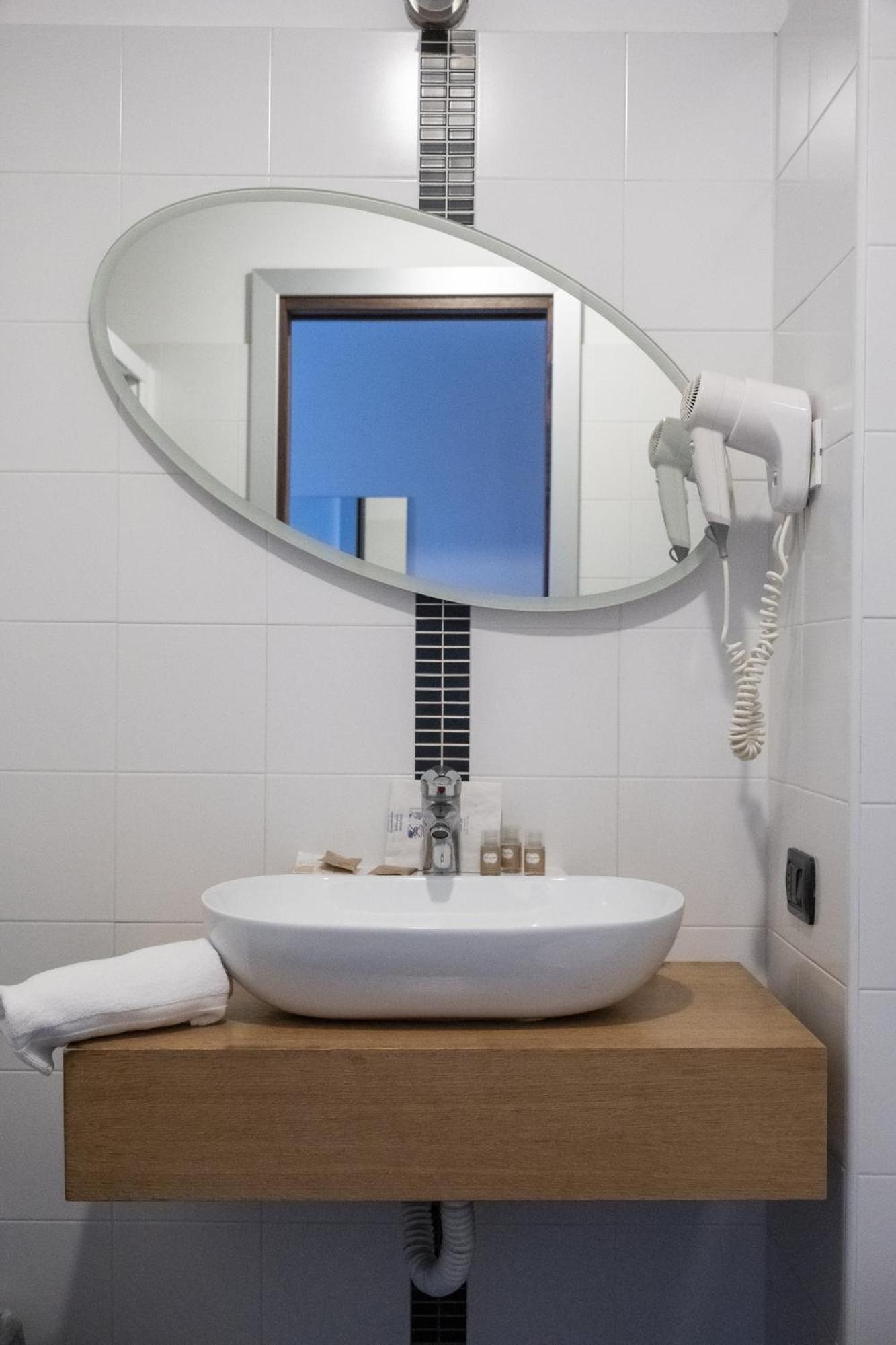 Double Room - Photo 9