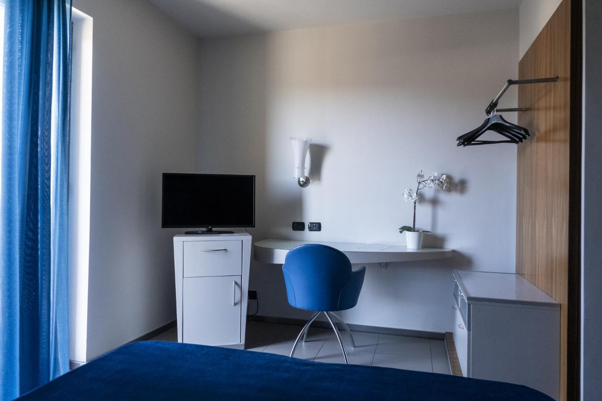 Double Room - Photo 10