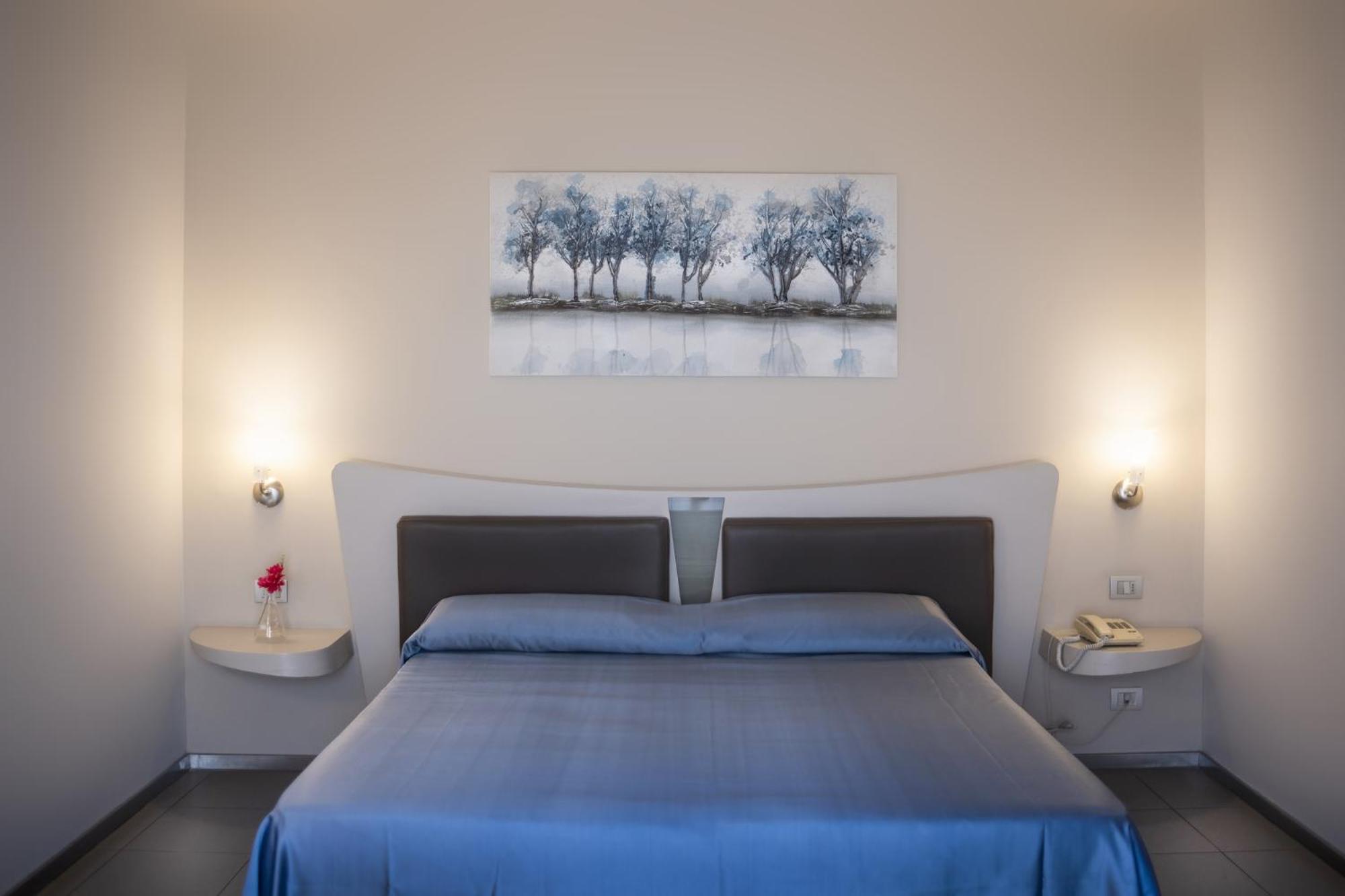 Double Room - Photo 8