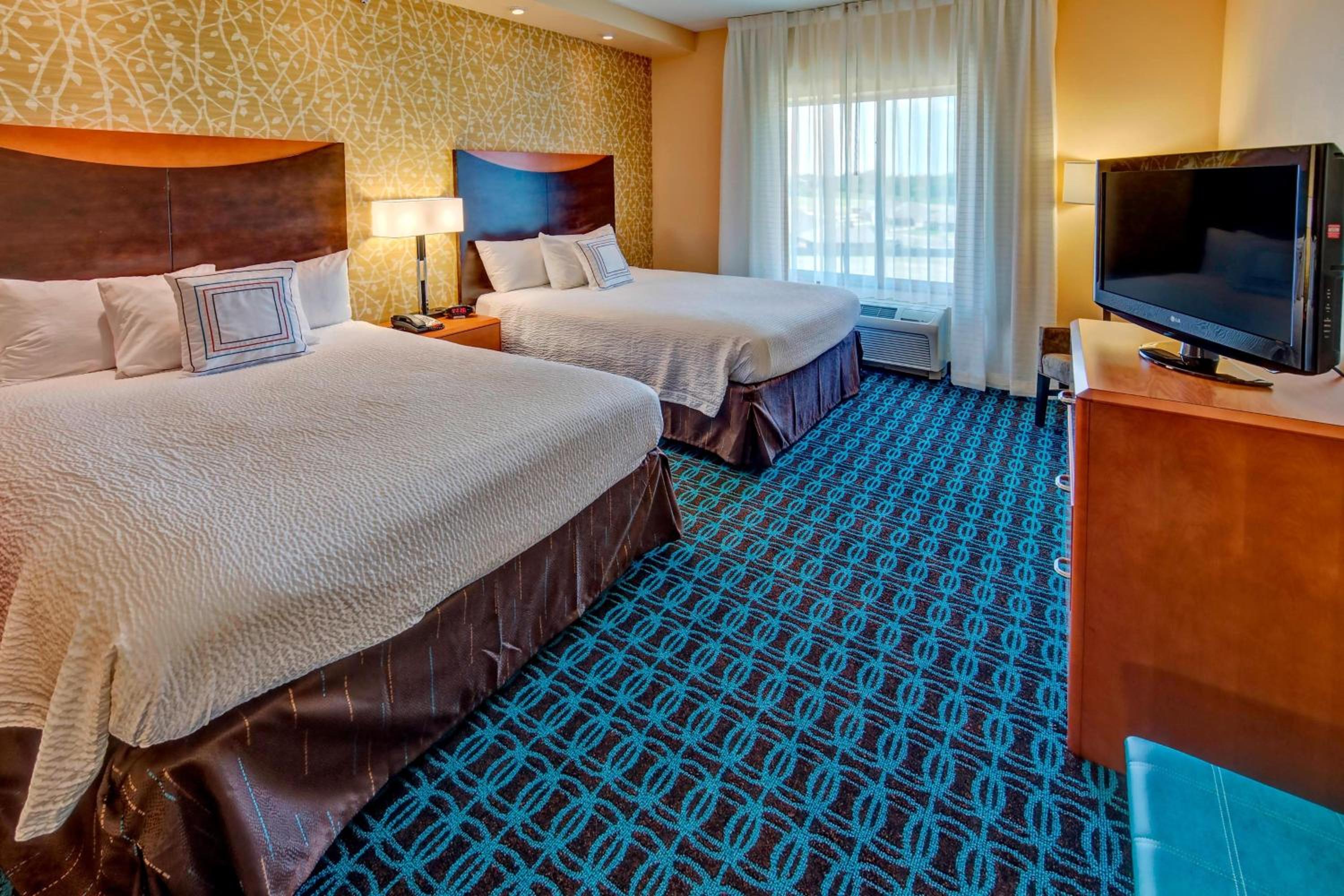 Queen Room with Two Queen Beds - Photo 1