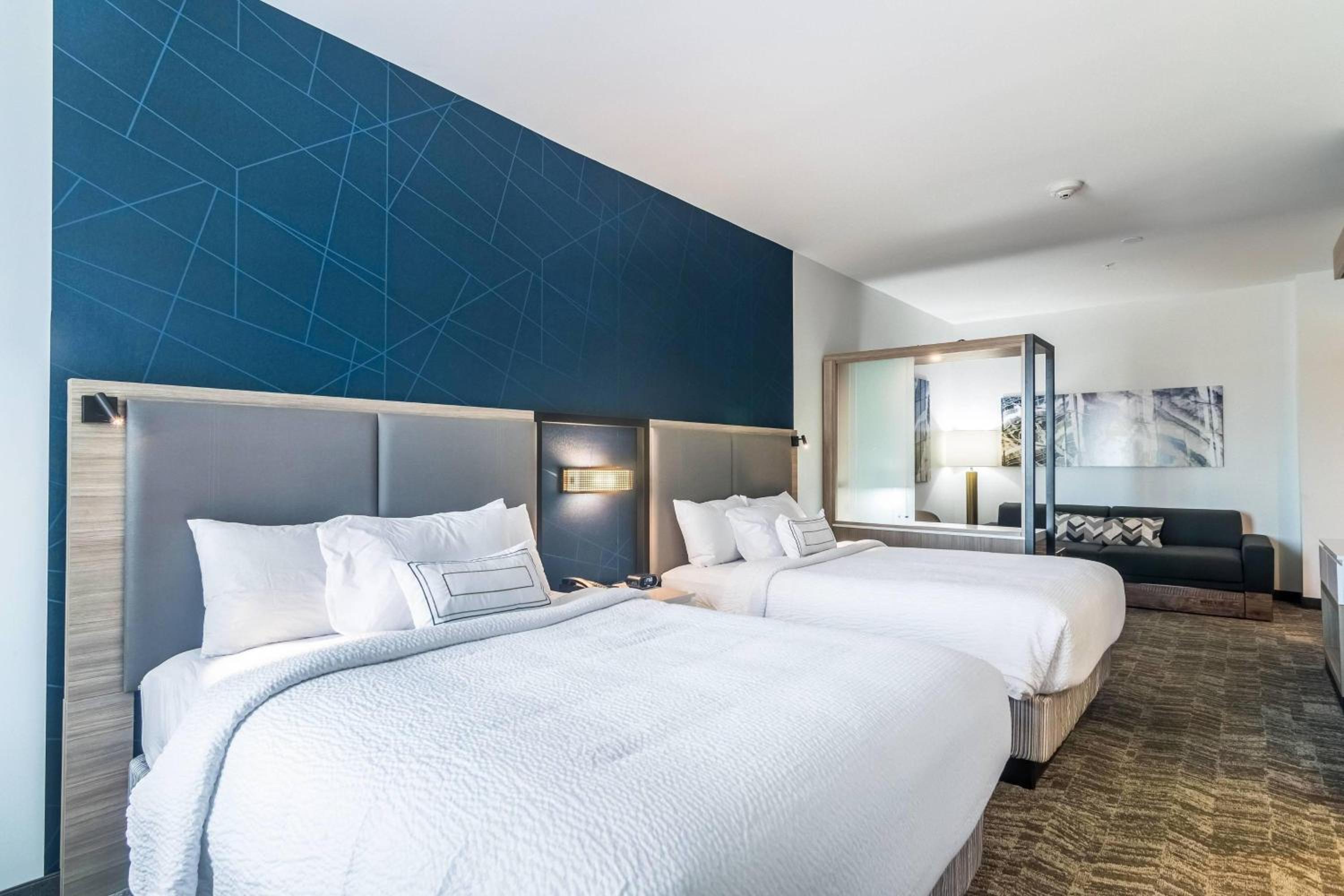 Queen Suite with Two Queen Beds