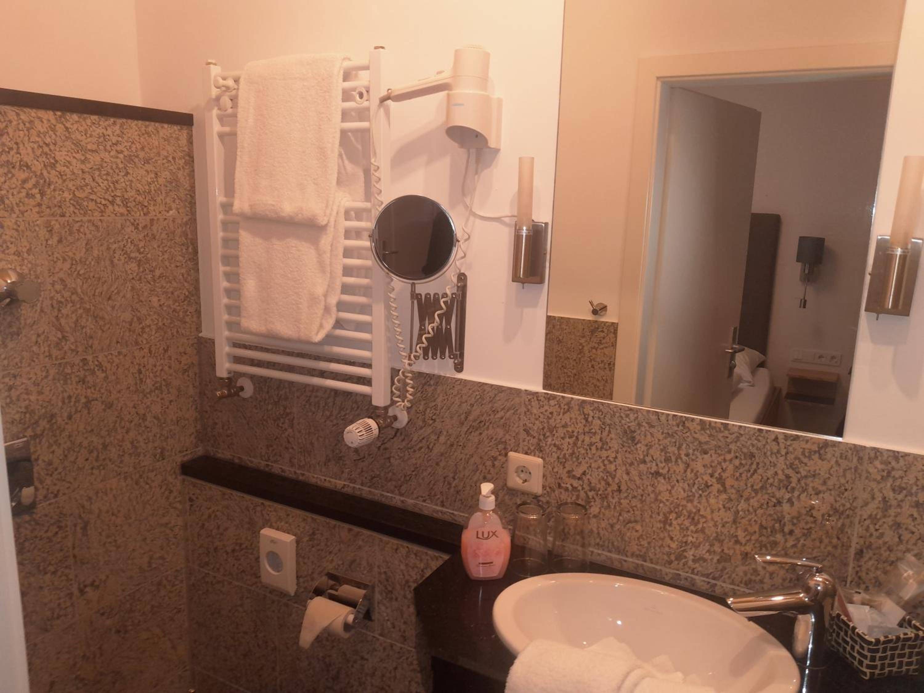 Double Room - Photo 6