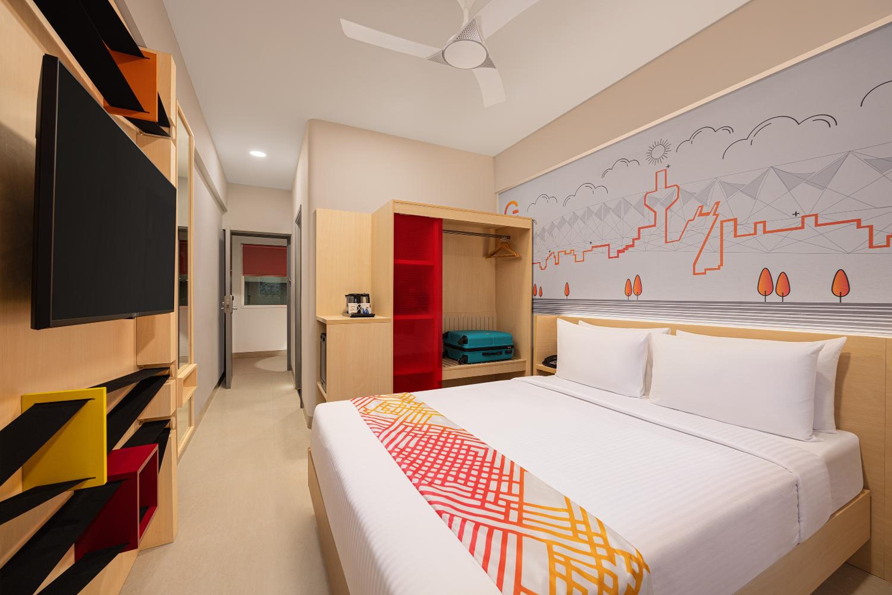 Luxe Queen Room - Photo 6