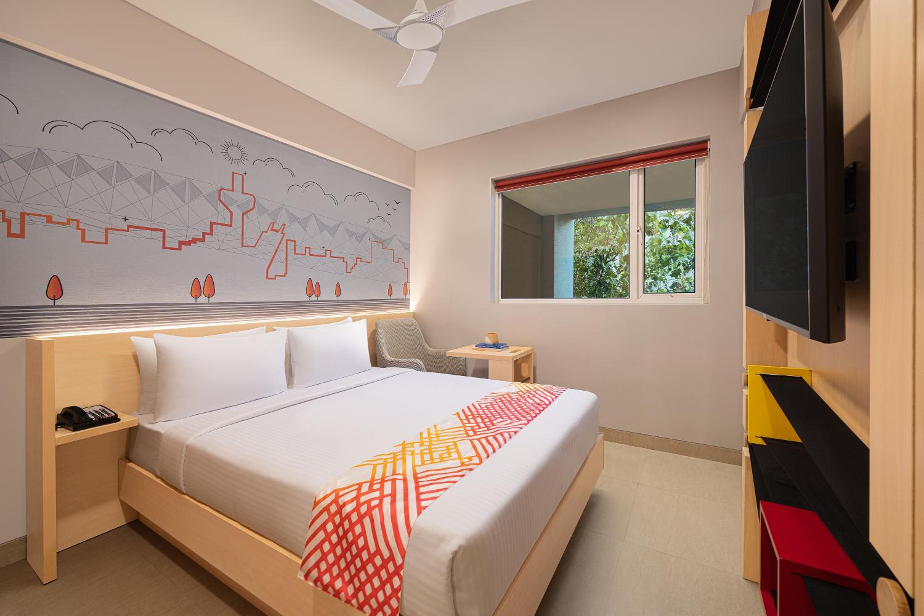 Luxe Queen Room - Photo 5