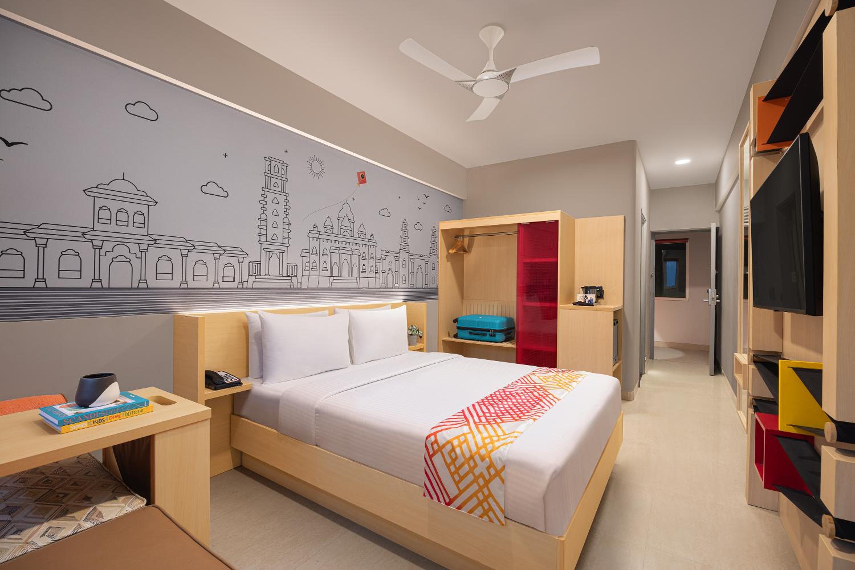 Luxe Queen Room - Photo 8