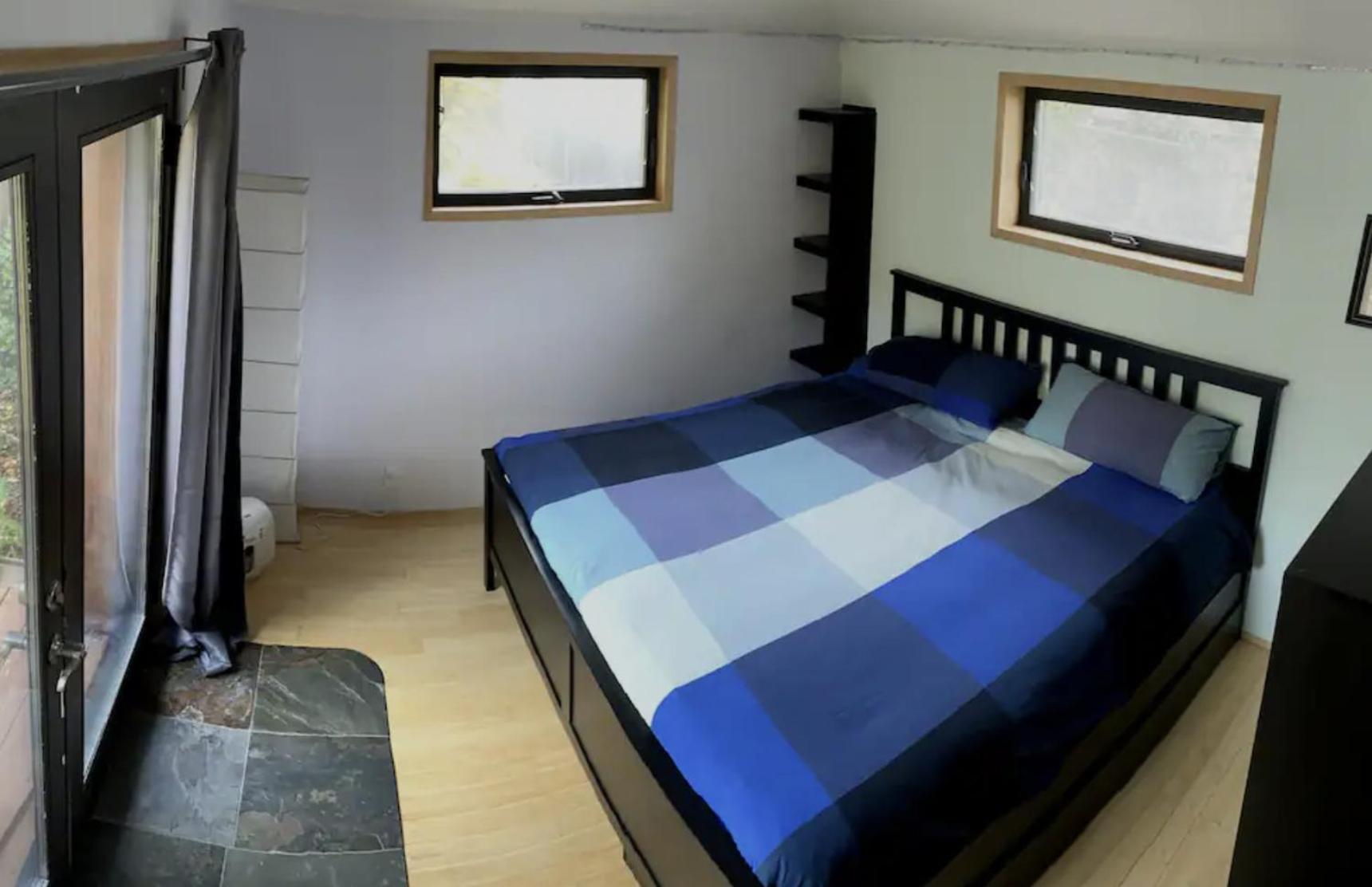 Double Room With Shared Bathroom