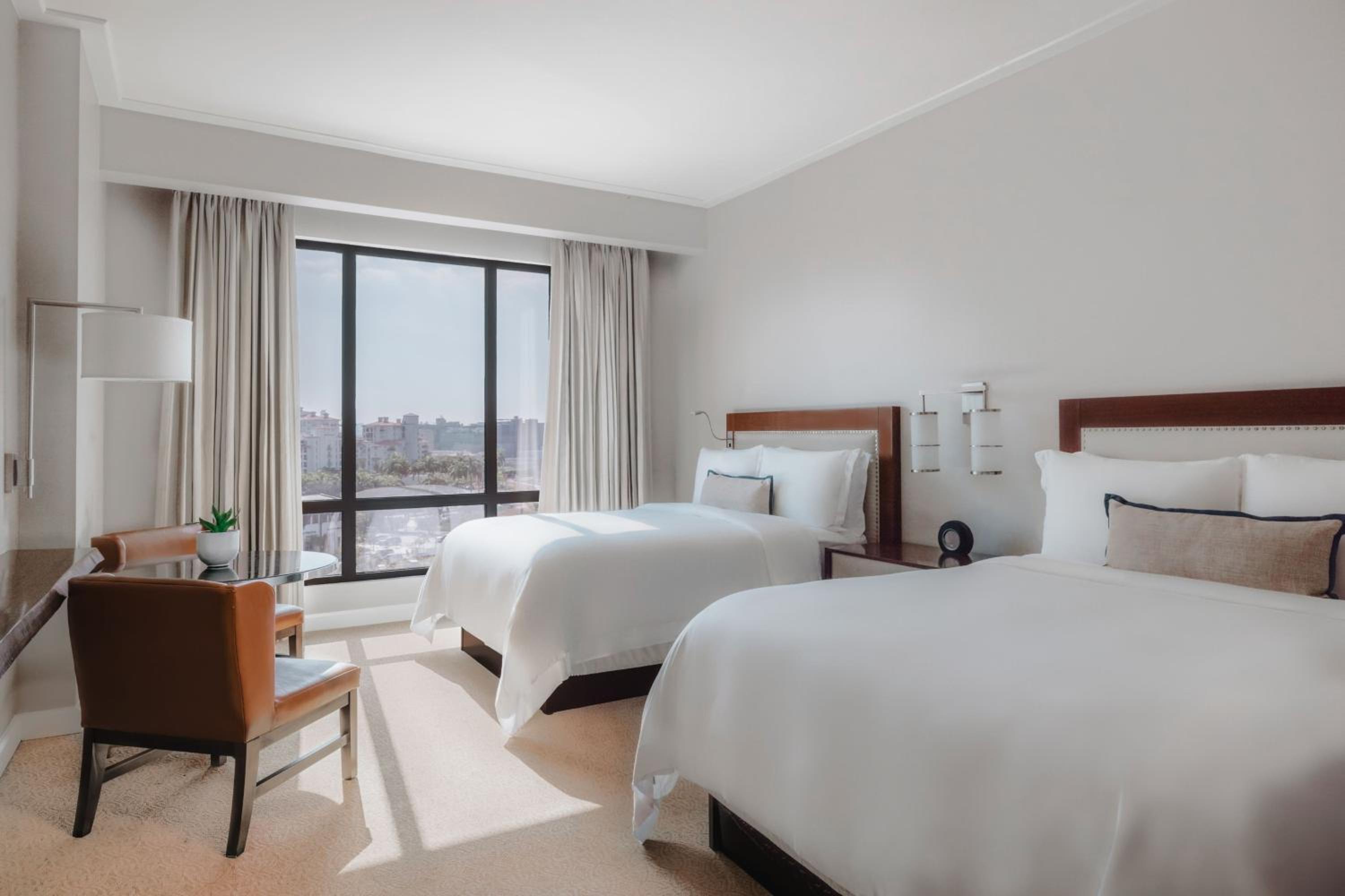 Deluxe Urban View, Guest room, 2 Queen, City view photo 3