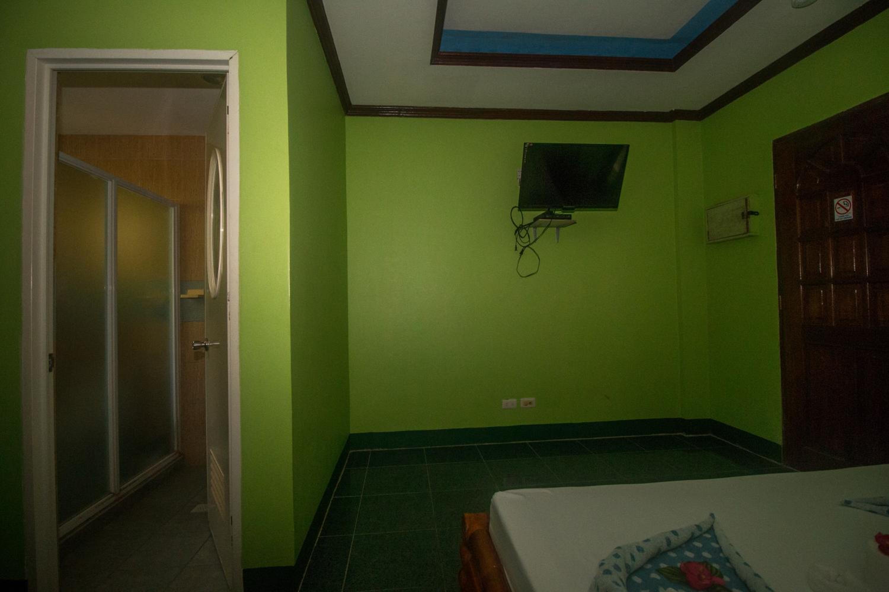 Deluxe Fan Room - Photo 6