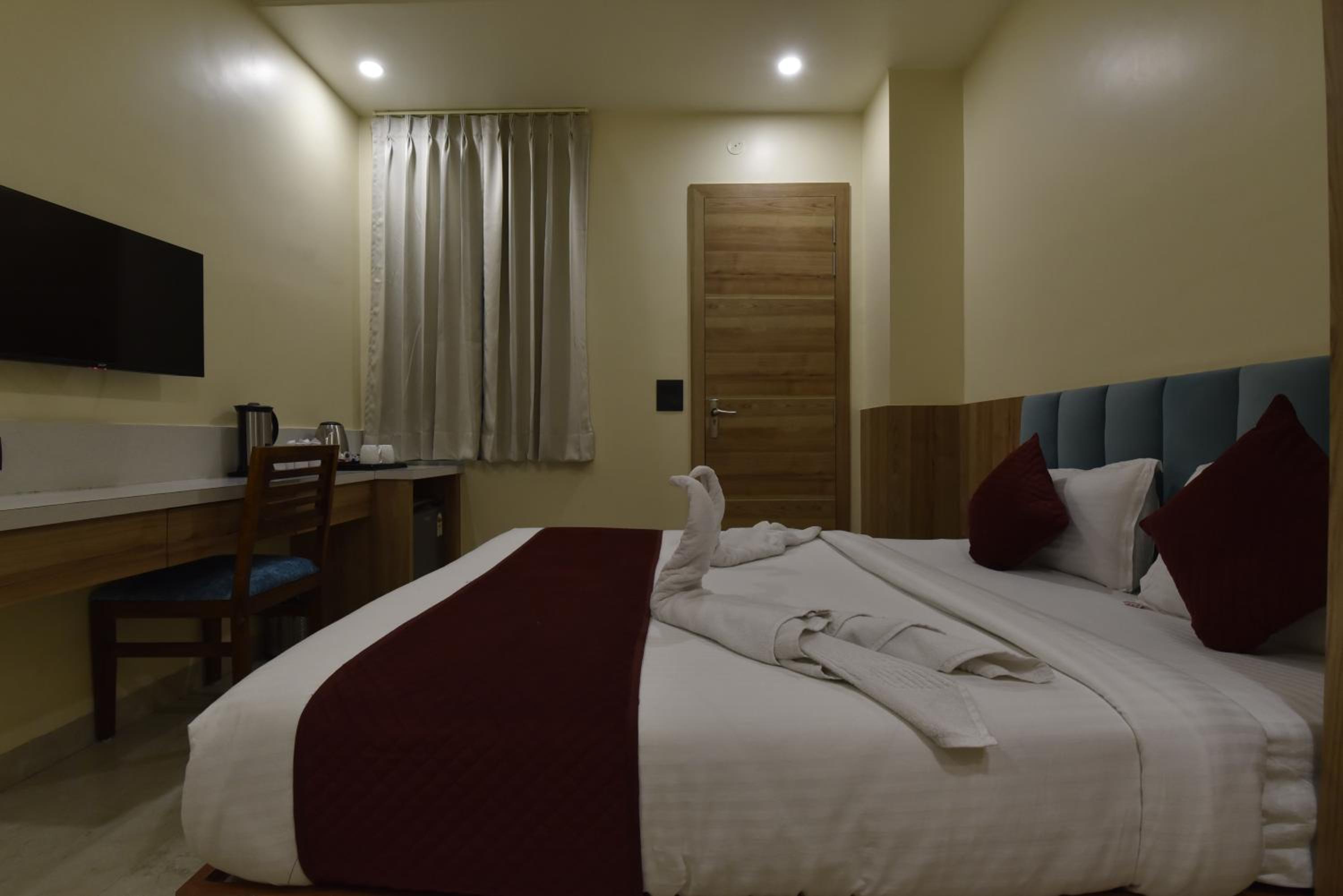 Deluxe Room - Photo 43