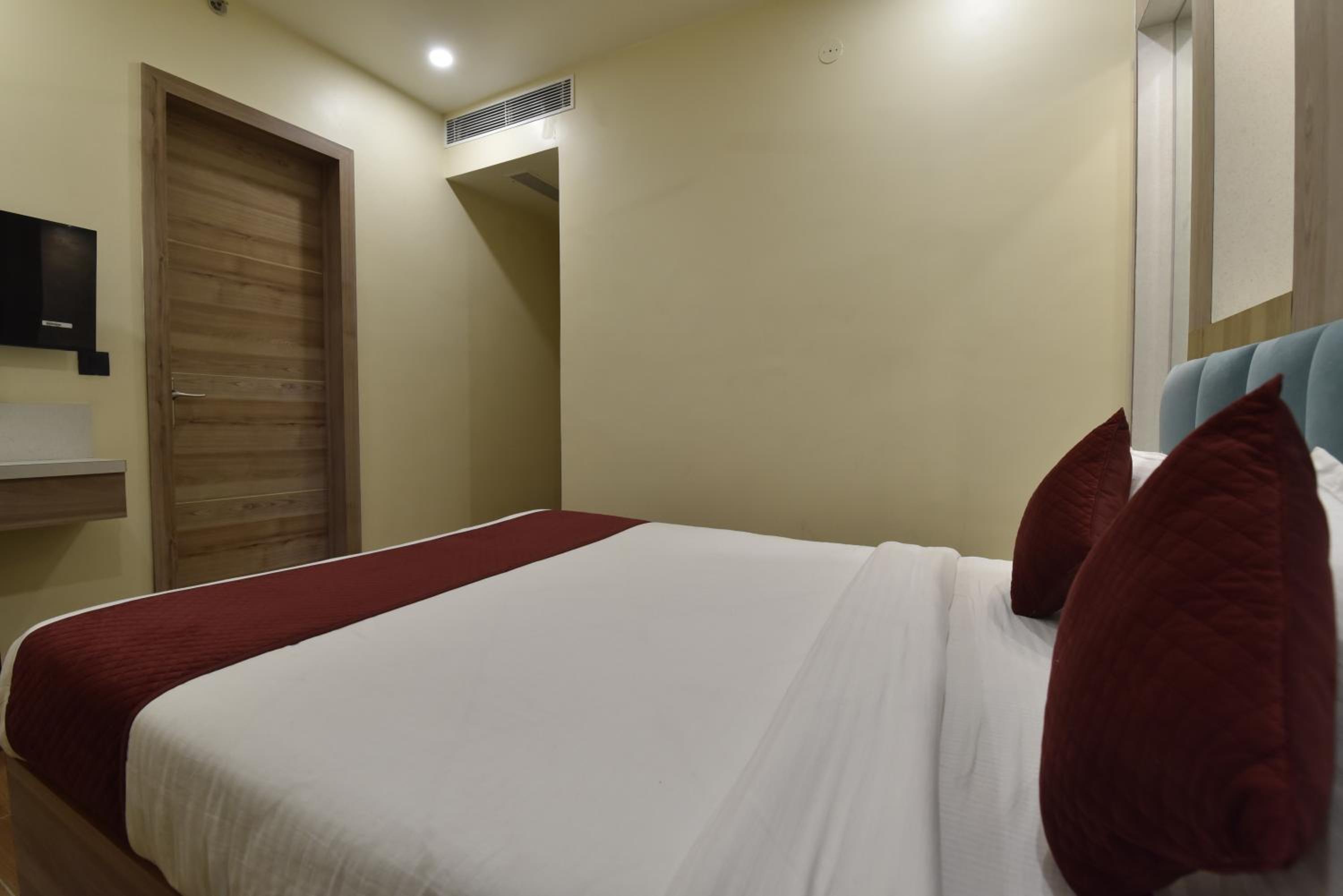Deluxe Room - Photo 41