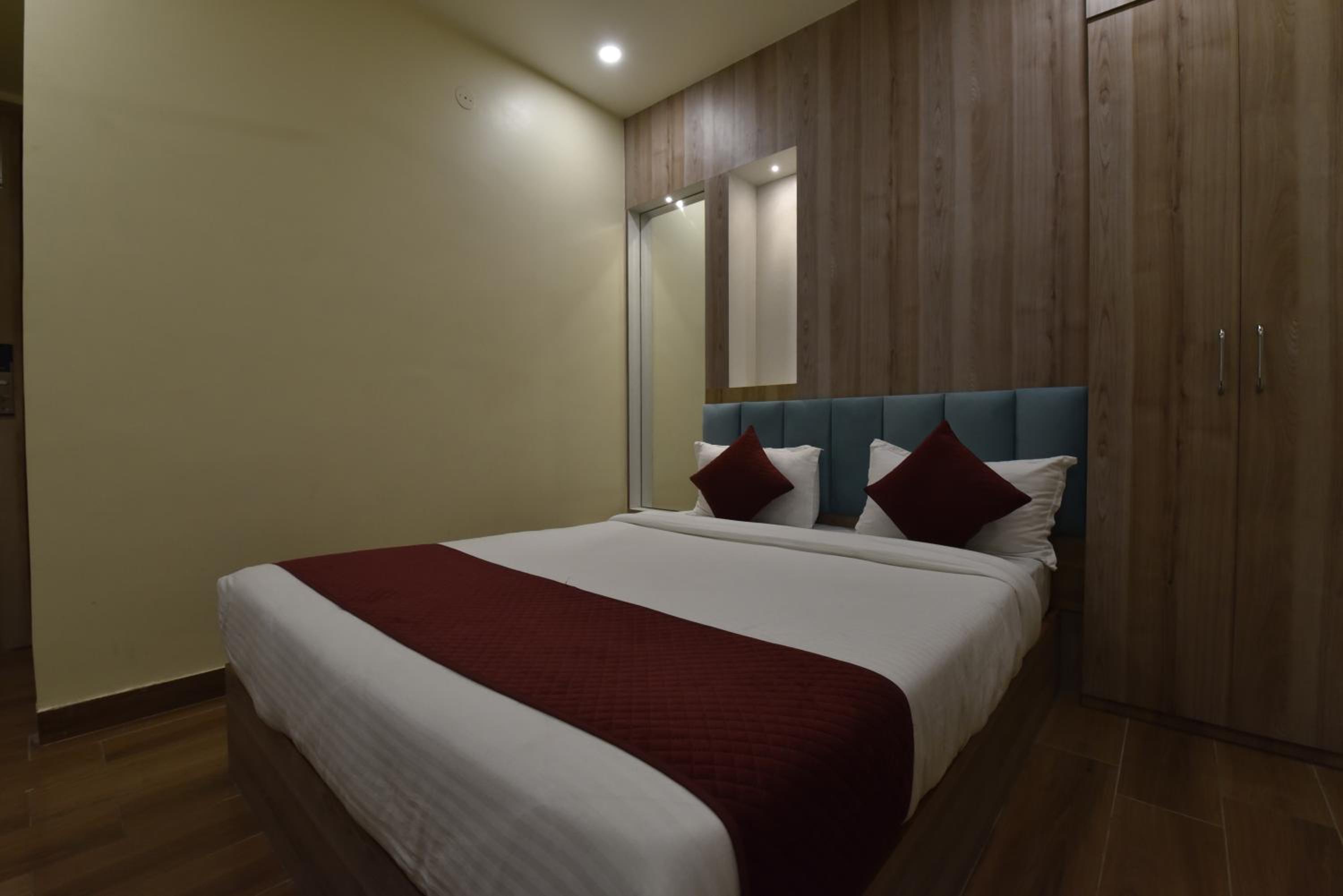 Deluxe Room - Photo 39