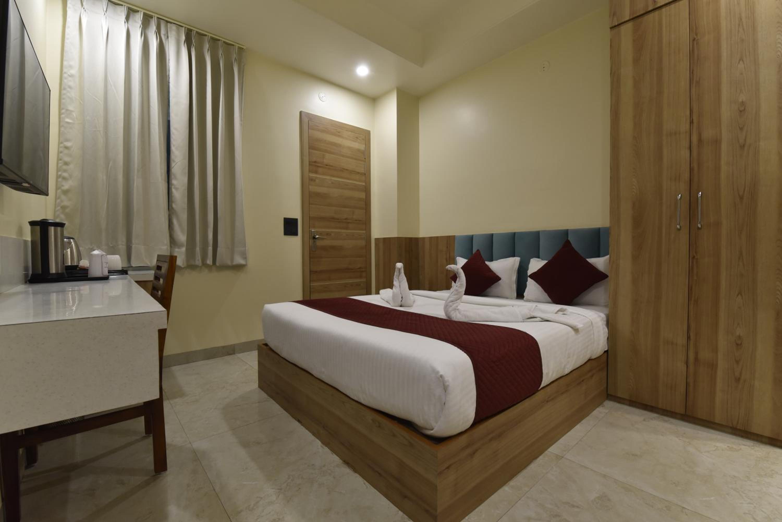 Deluxe Room - Photo 37