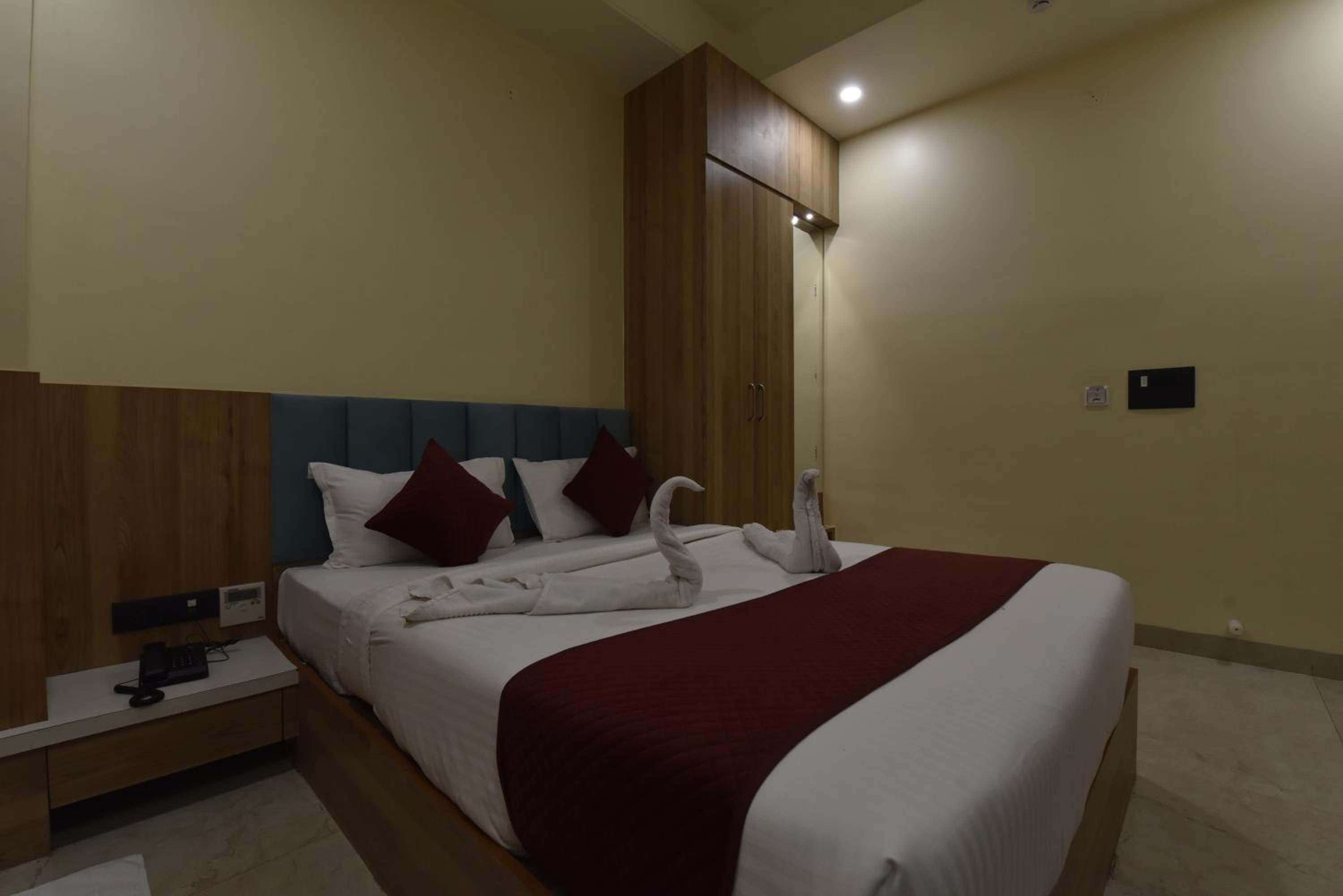Deluxe Room - Photo 35