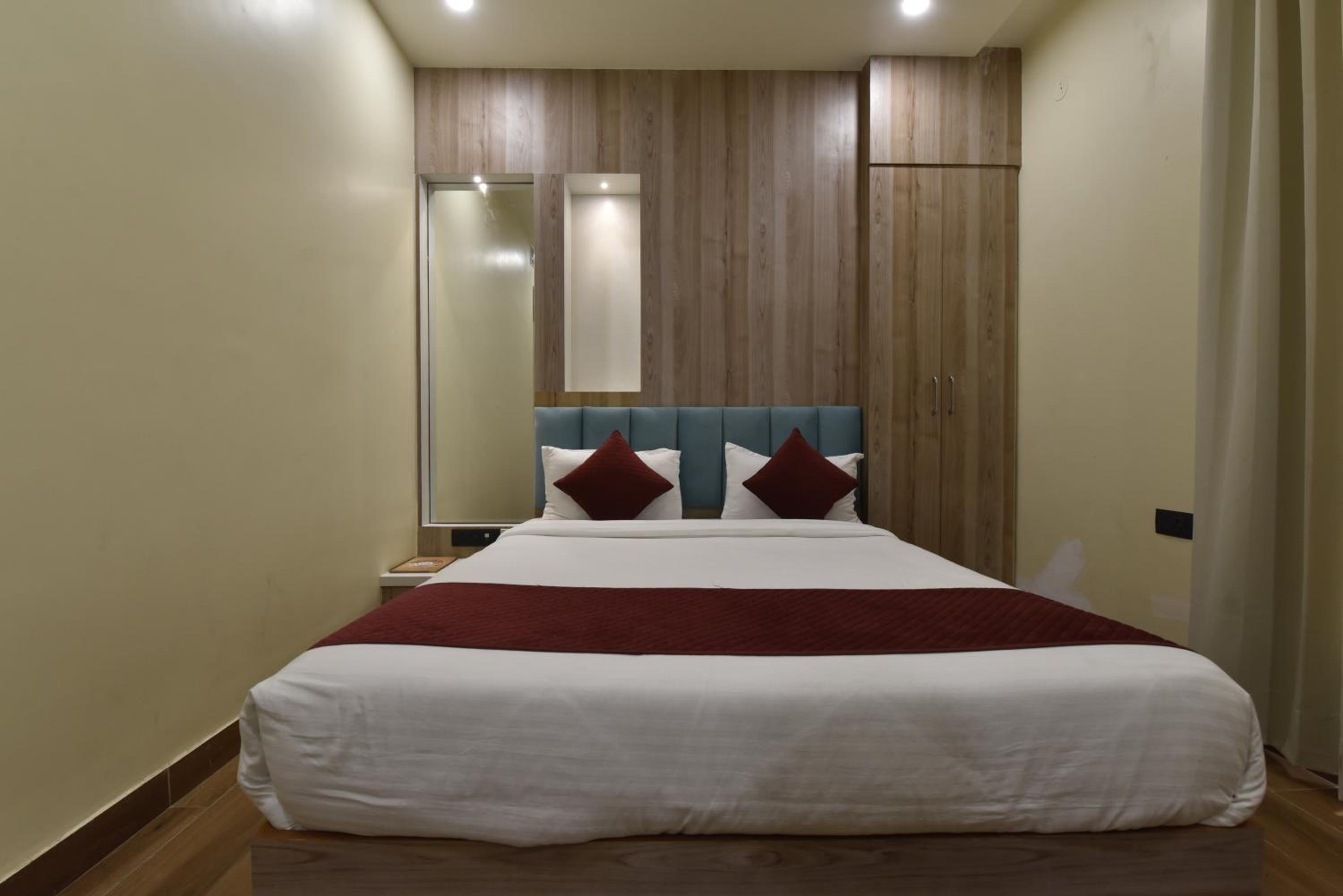 Deluxe Room - Photo 34