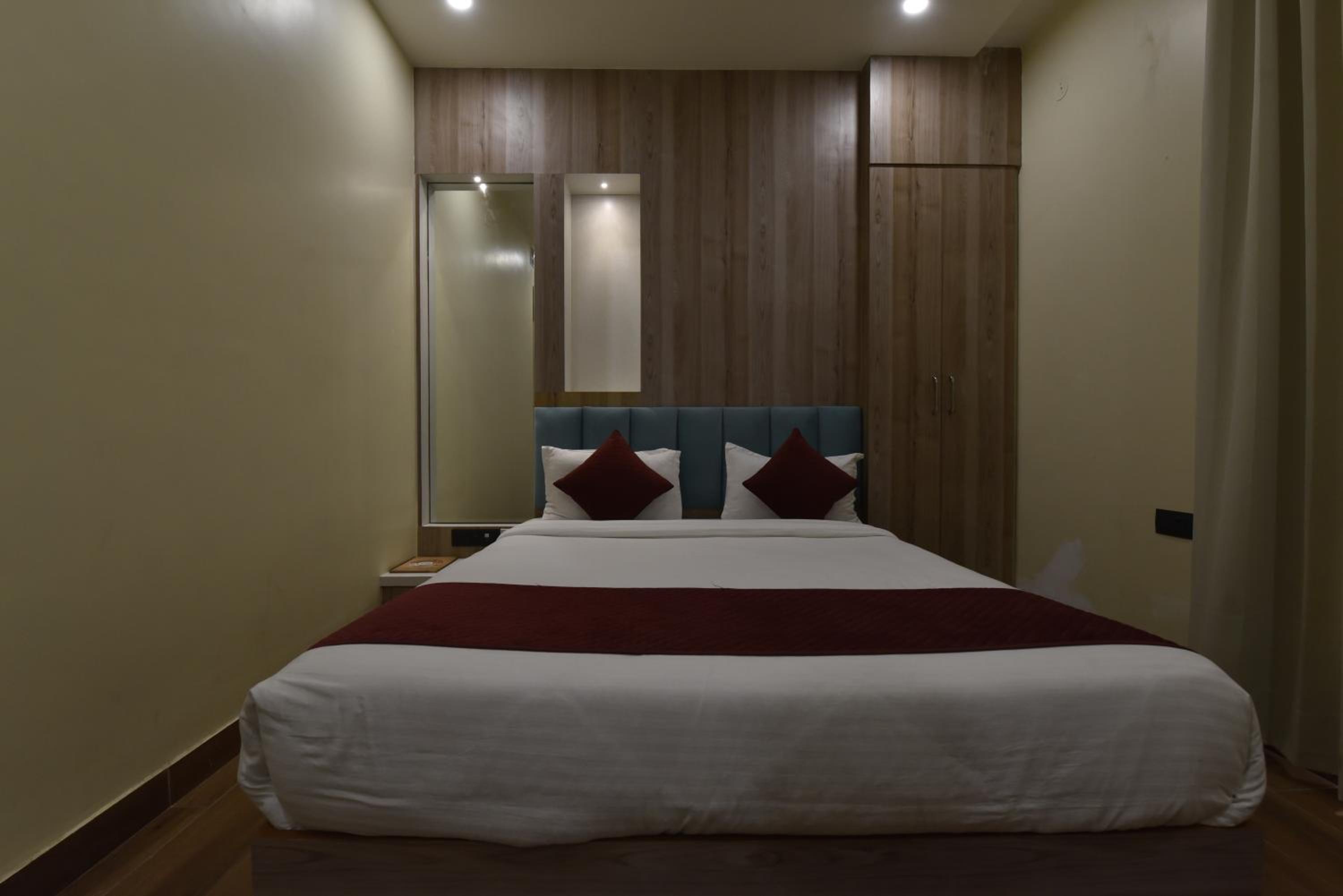 Deluxe Room - Photo 31