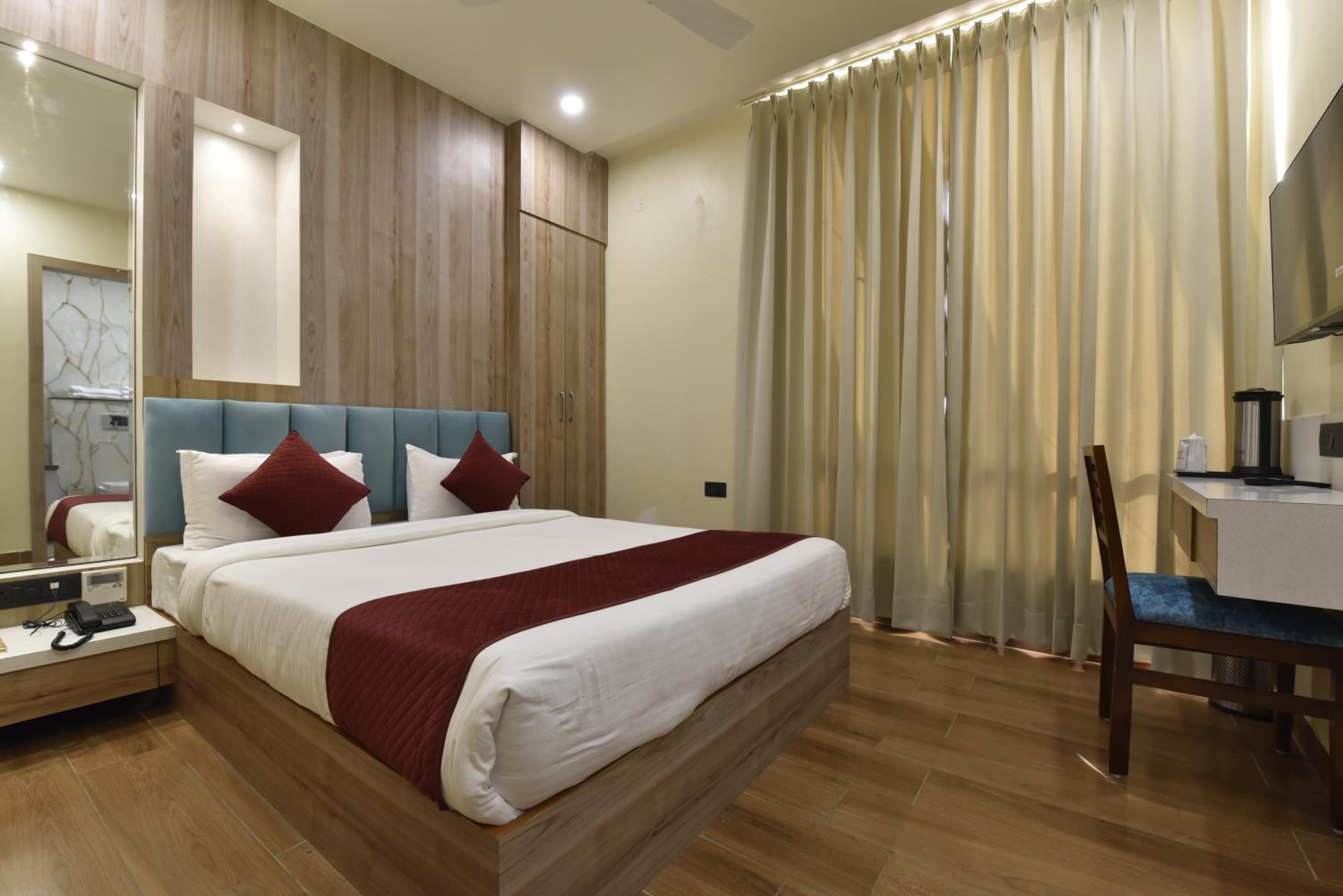 Deluxe Room - Photo 29