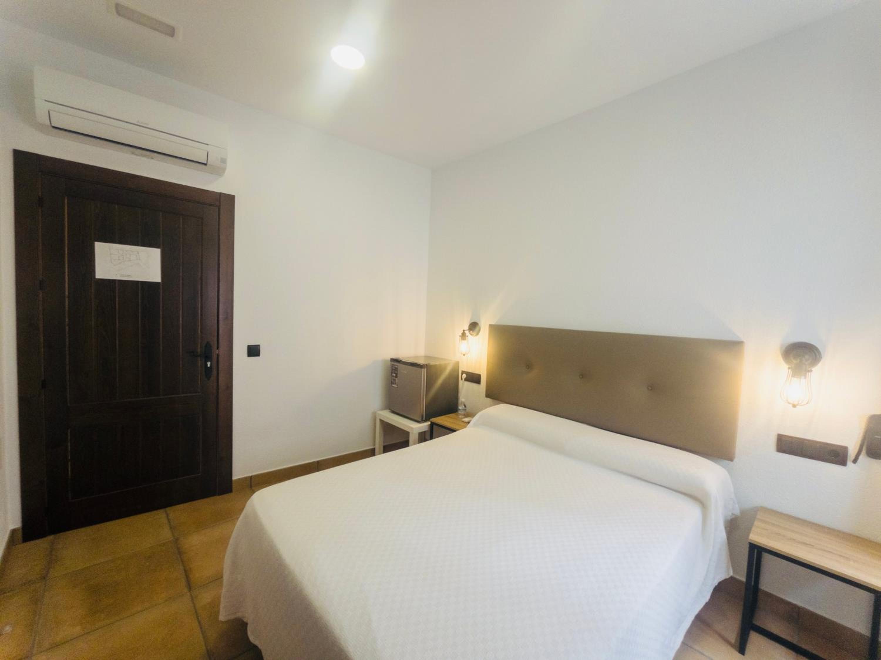 Budget Double Room photo 3