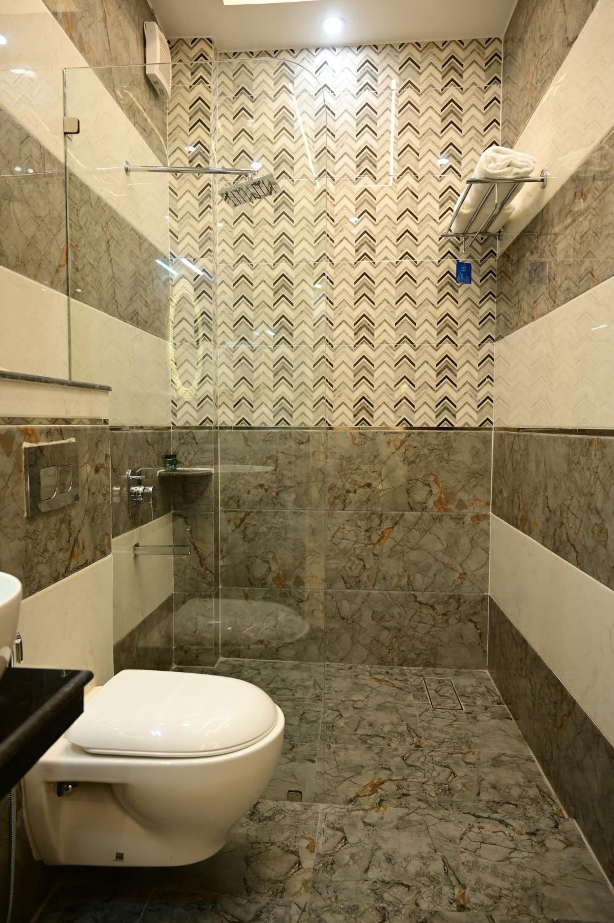 Deluxe Room (2 Adults + 1 Child) - Photo 6
