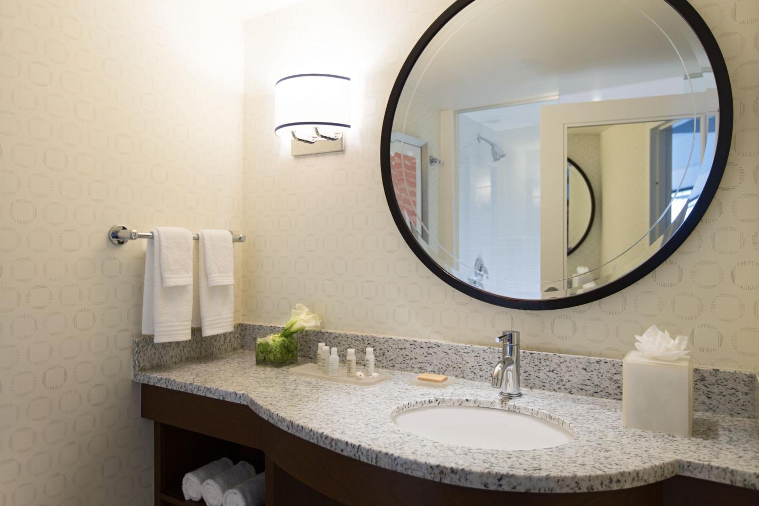 King Guest Room - Photo 4
