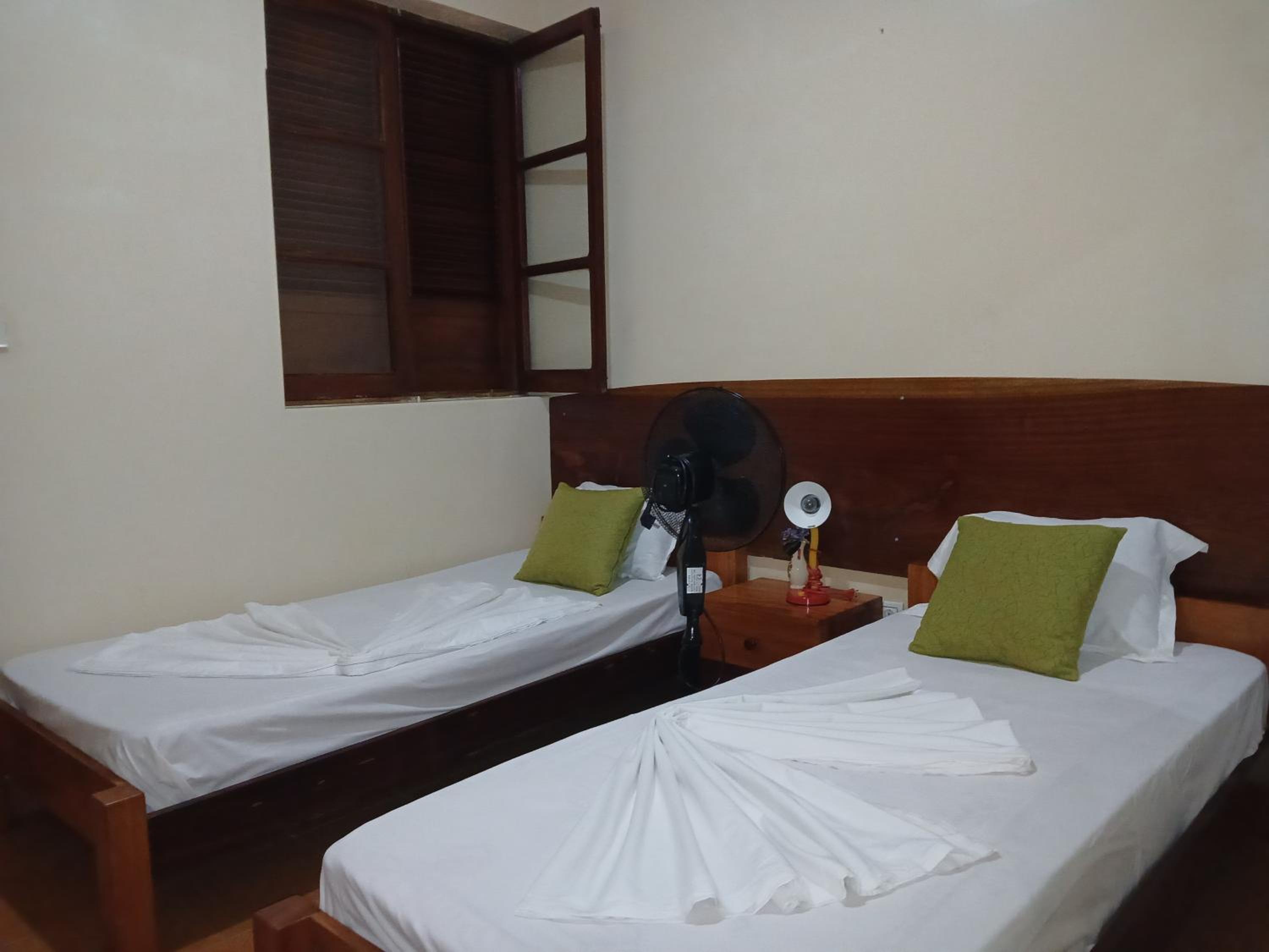 Double or Twin Room with Private Bathroom photo 3