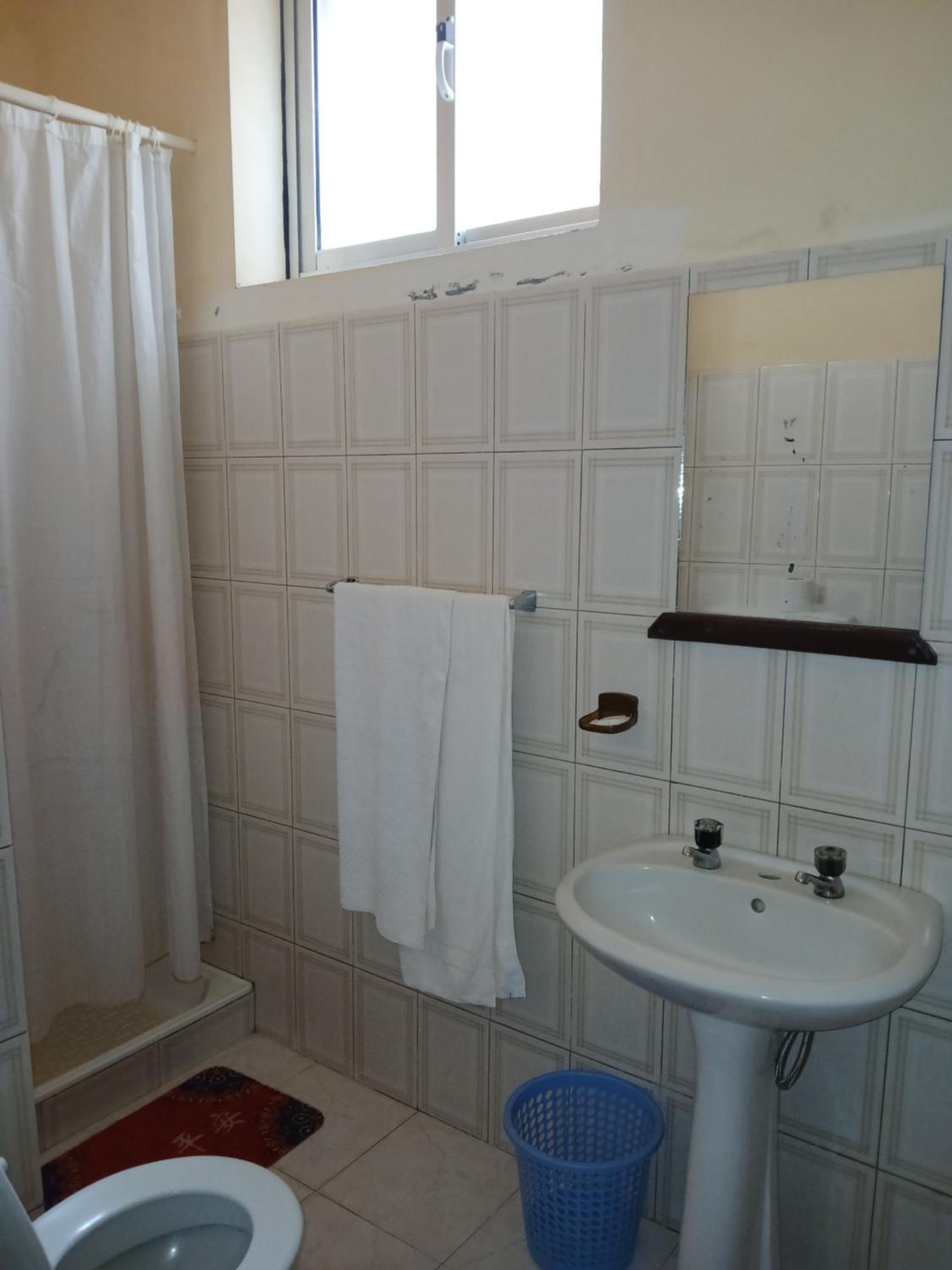 Double or Twin Room with Private Bathroom photo 2