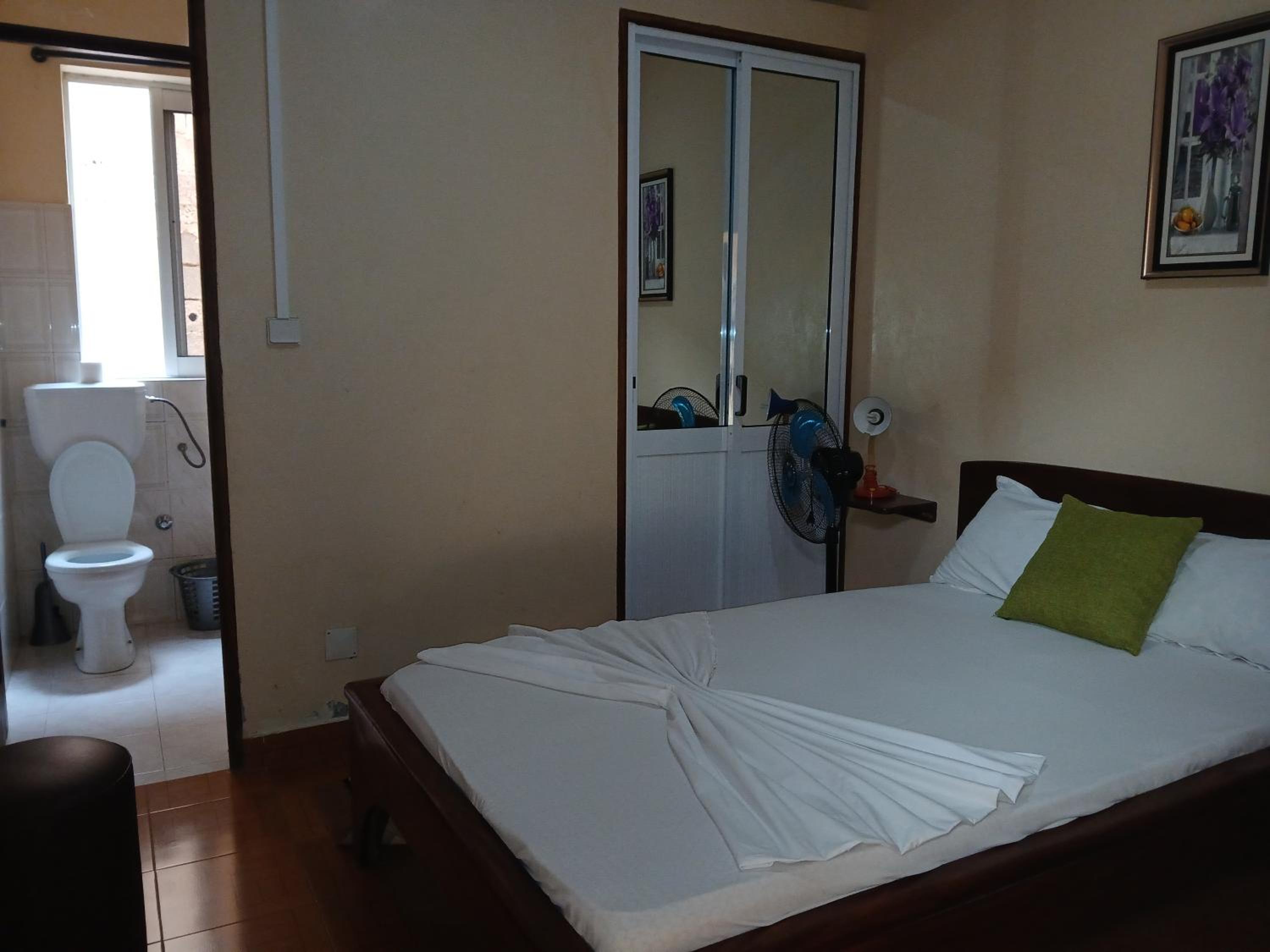 Deluxe Double Room with Bath photo 2