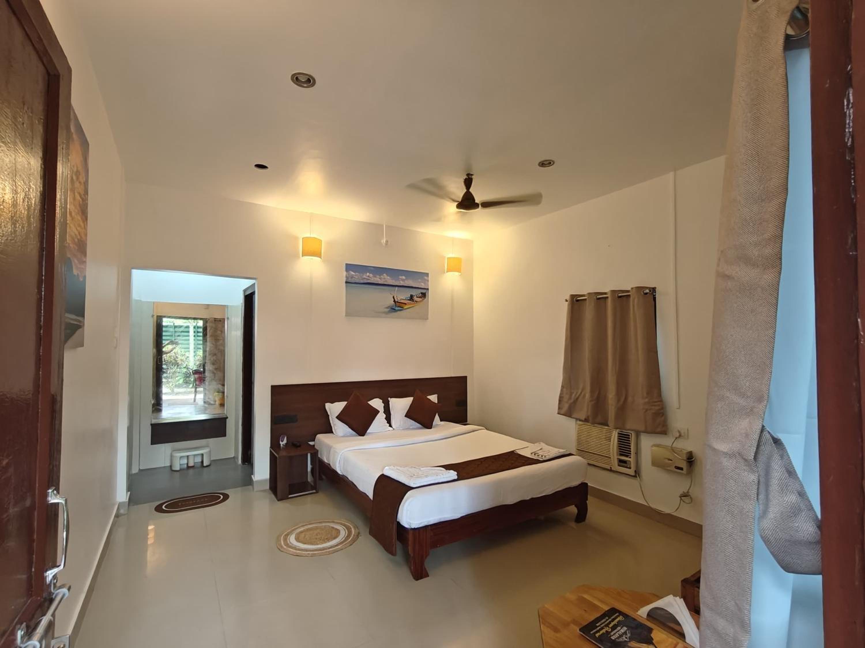Deluxe Double Room (2 Adults + 1 Child)