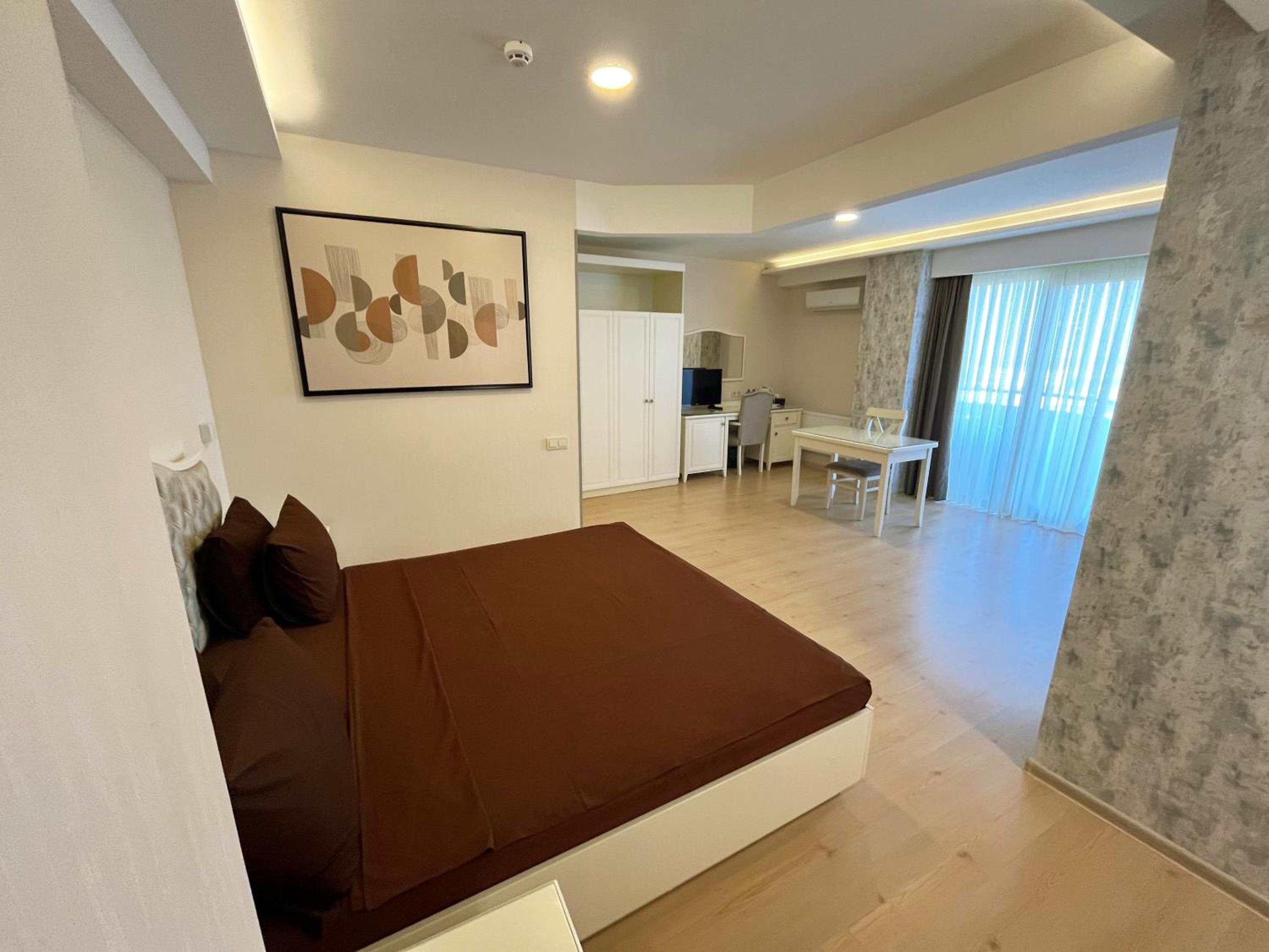 Deluxe King Room photo 3