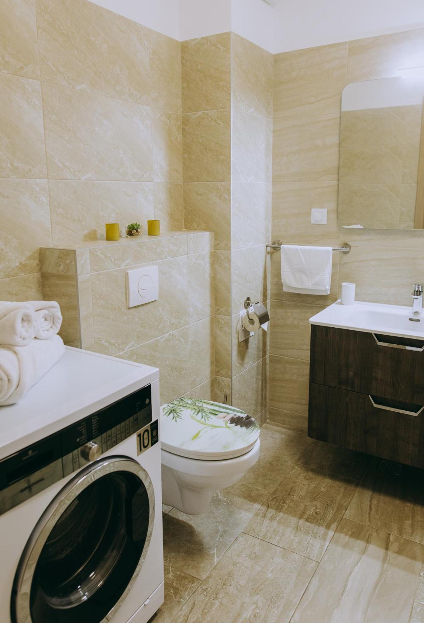 One-Bedroom Apartment - Photo 18