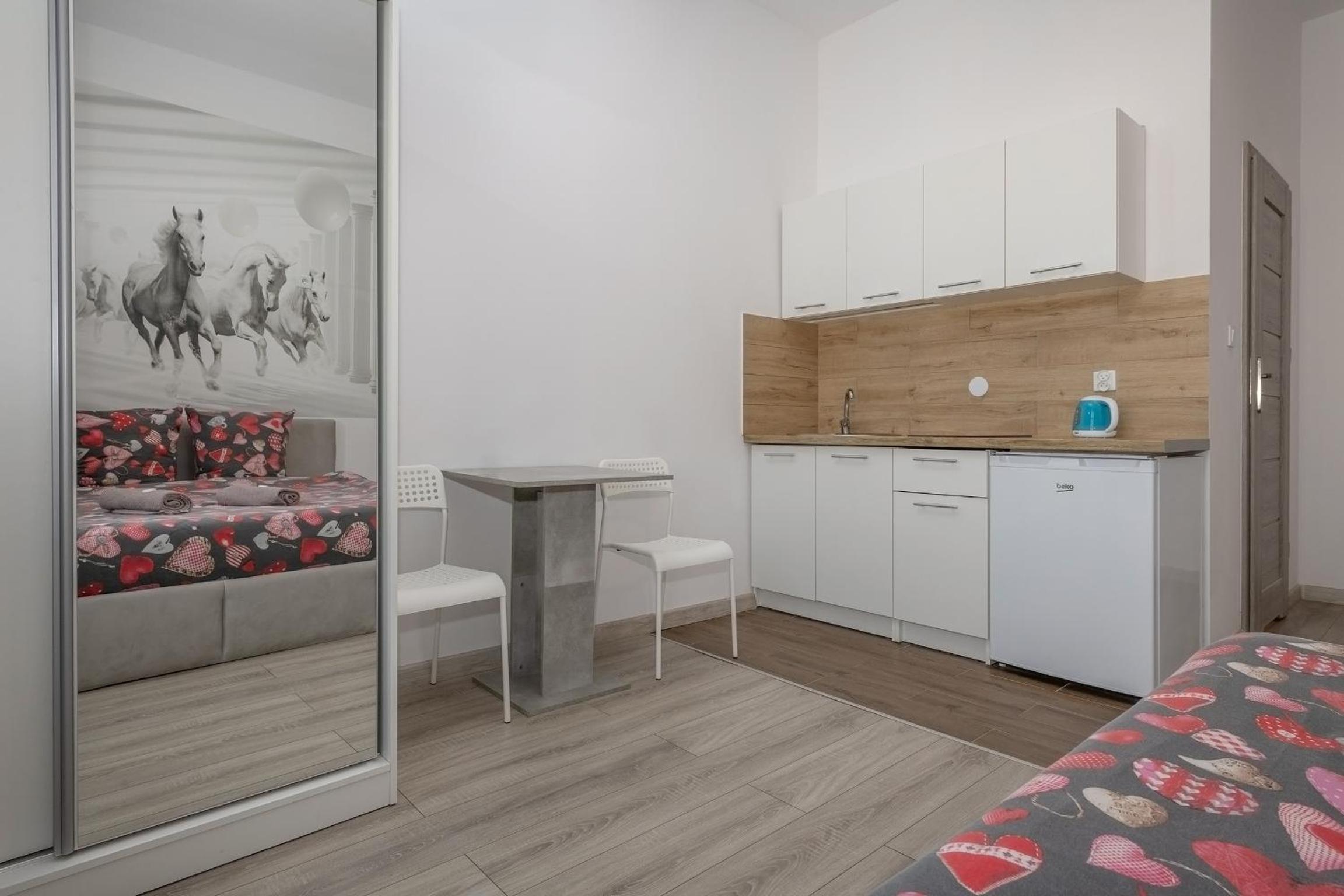 Quadruple Room with Private Bathroom - Photo 7