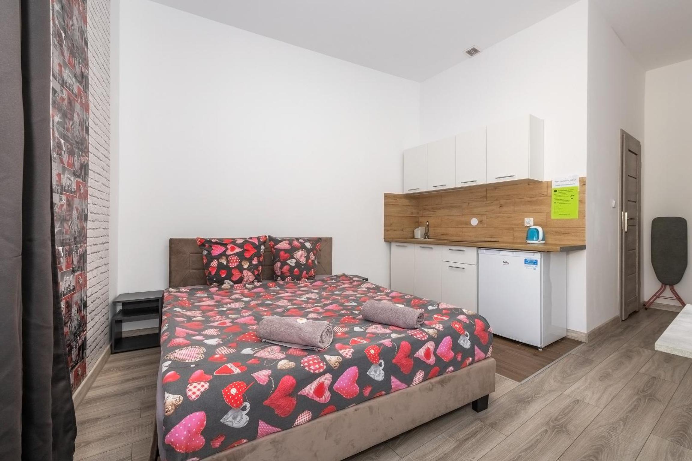 Quadruple Room with Private Bathroom - Photo 8